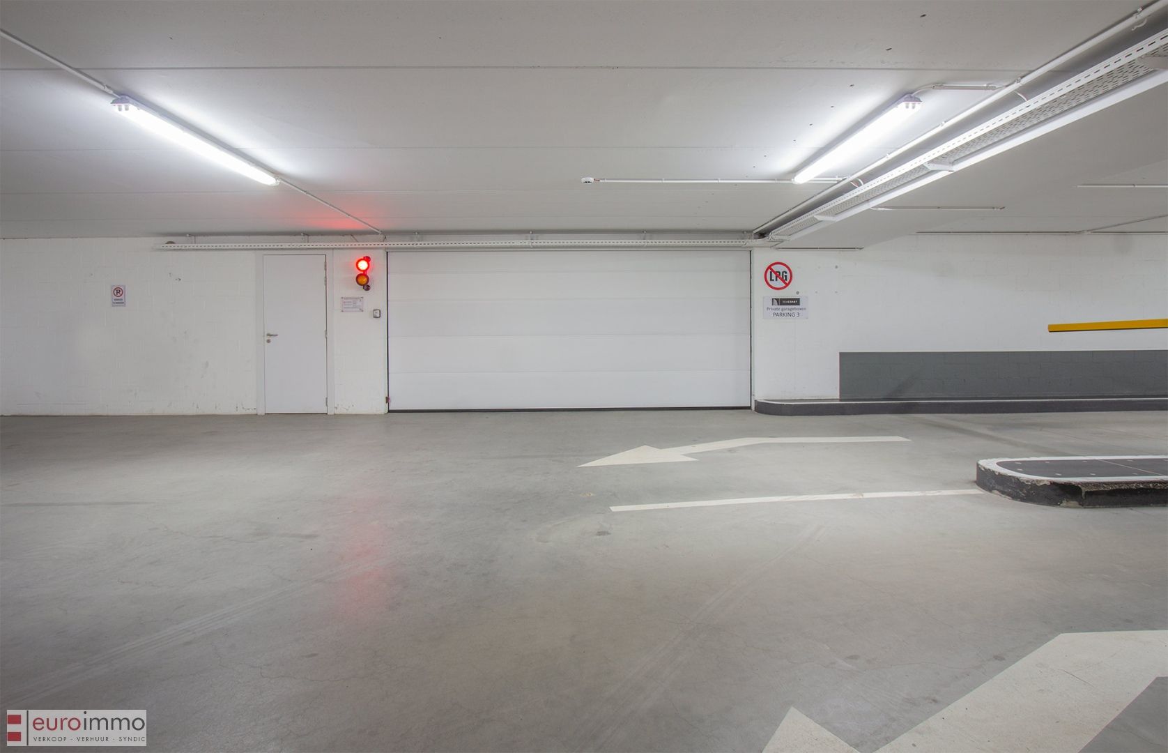 Zeer brede garagebox te koop in het nieuwe complex Parking 3! foto 2