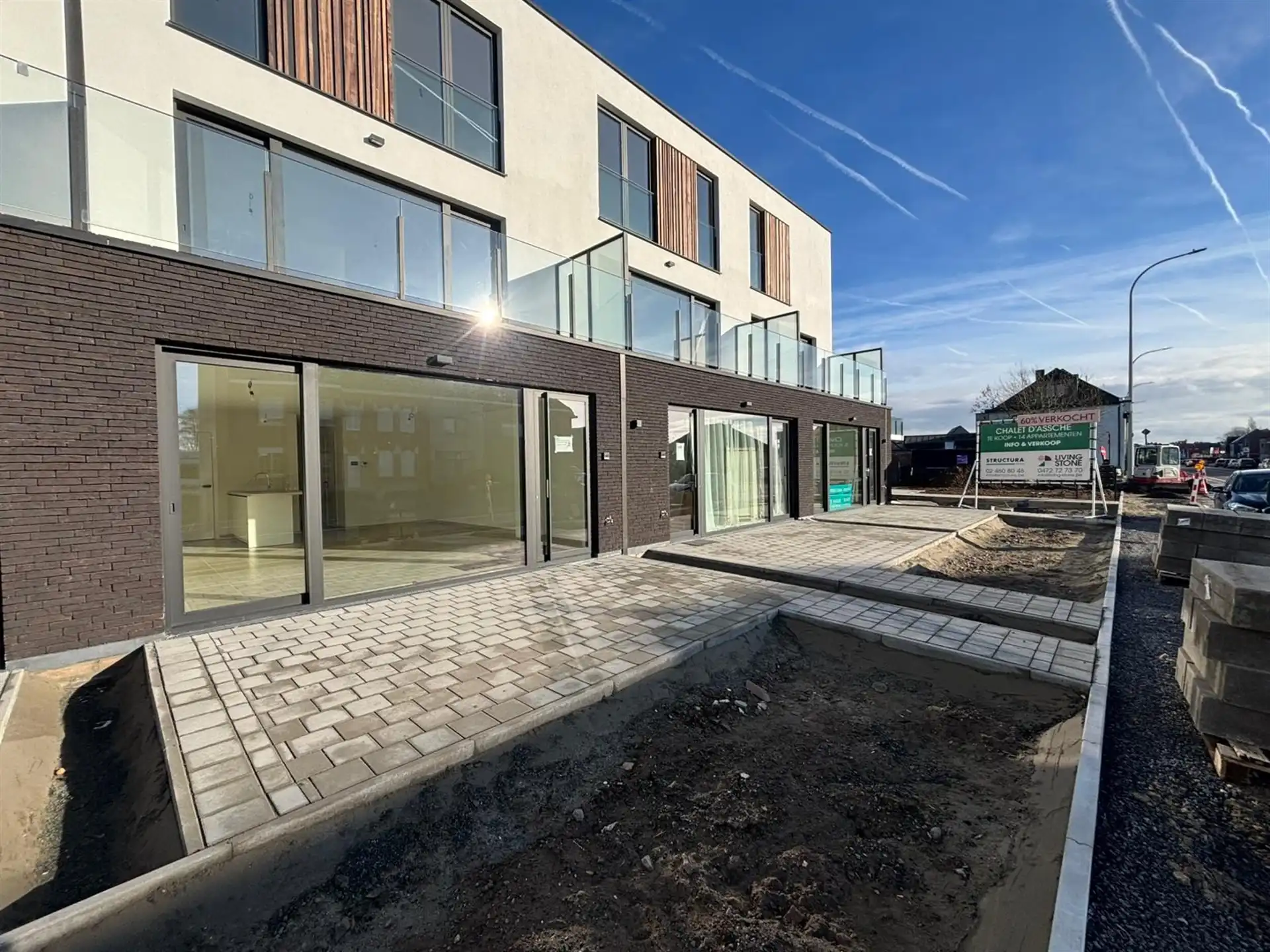 Modern gelijkvloers appartement met private tuin en ruime terrassen in Asse! foto {{pictureIndex}}