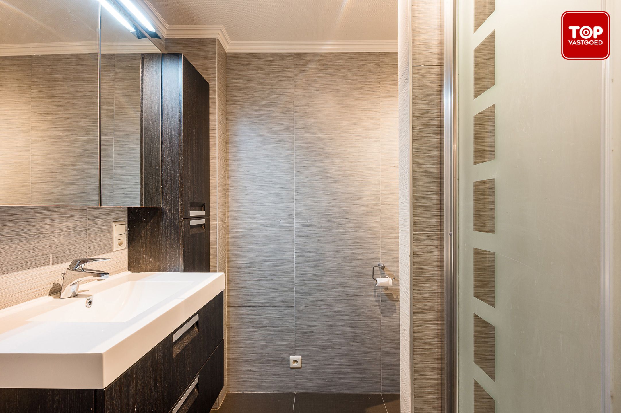 Instapklaar 2 slaapkamer appartement met garage in kleinschalig gebouw foto 18