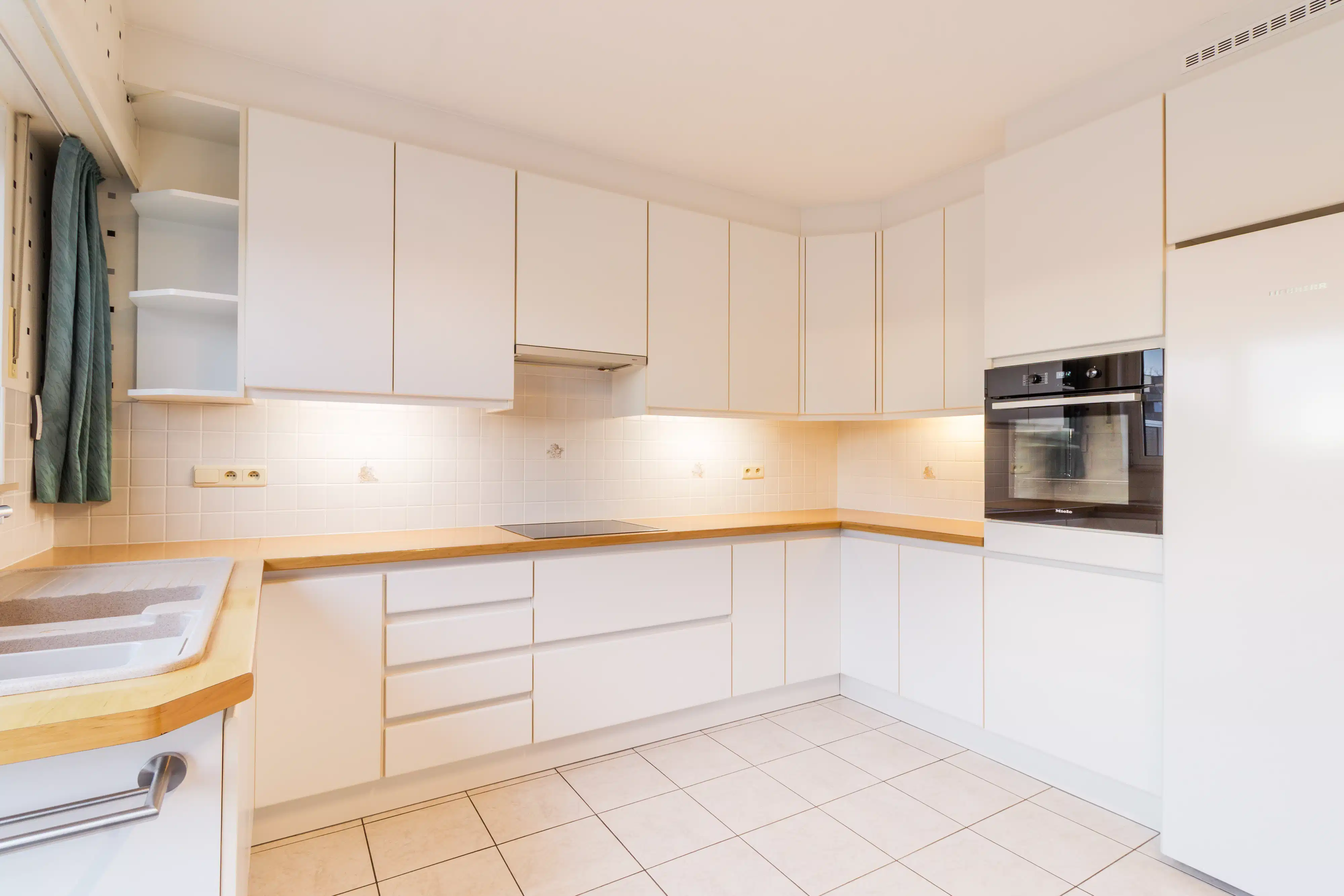 Instapklaar appartement met extra kamer, terras en garagebox foto 13