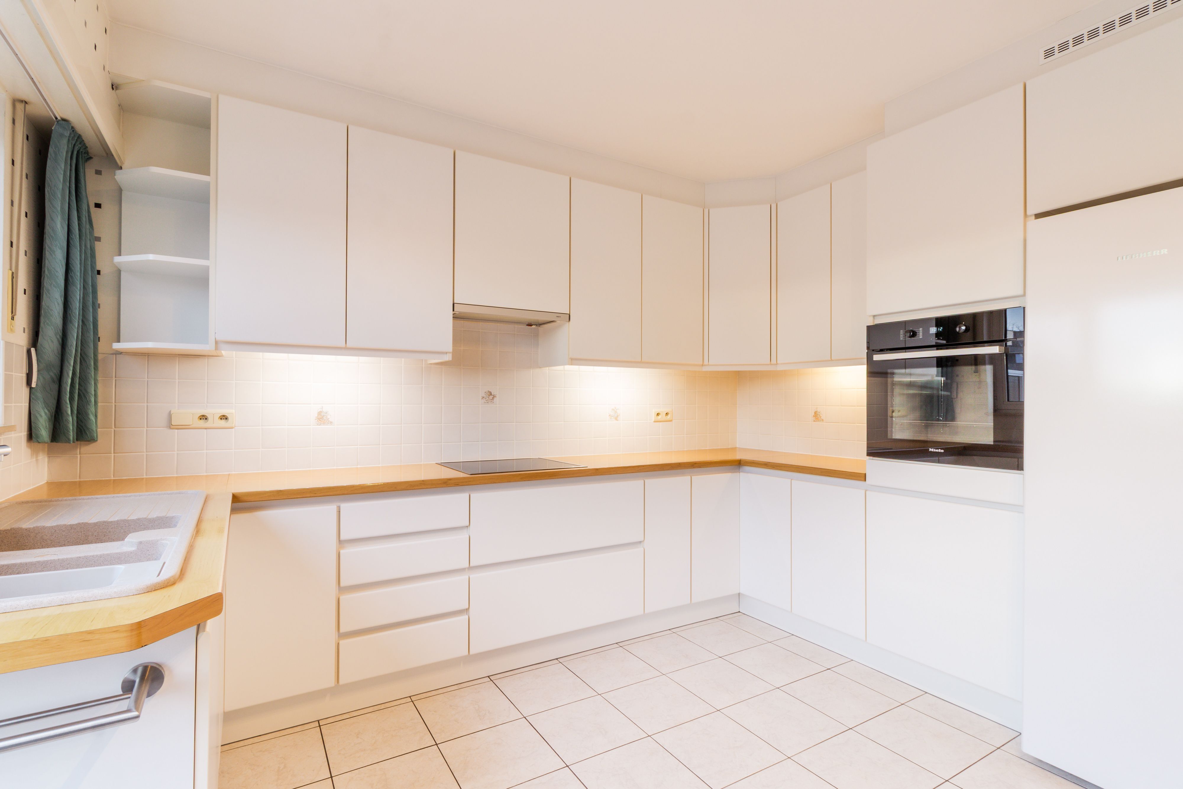 Instapklaar appartement met extra kamer, terras en garagebox foto 13