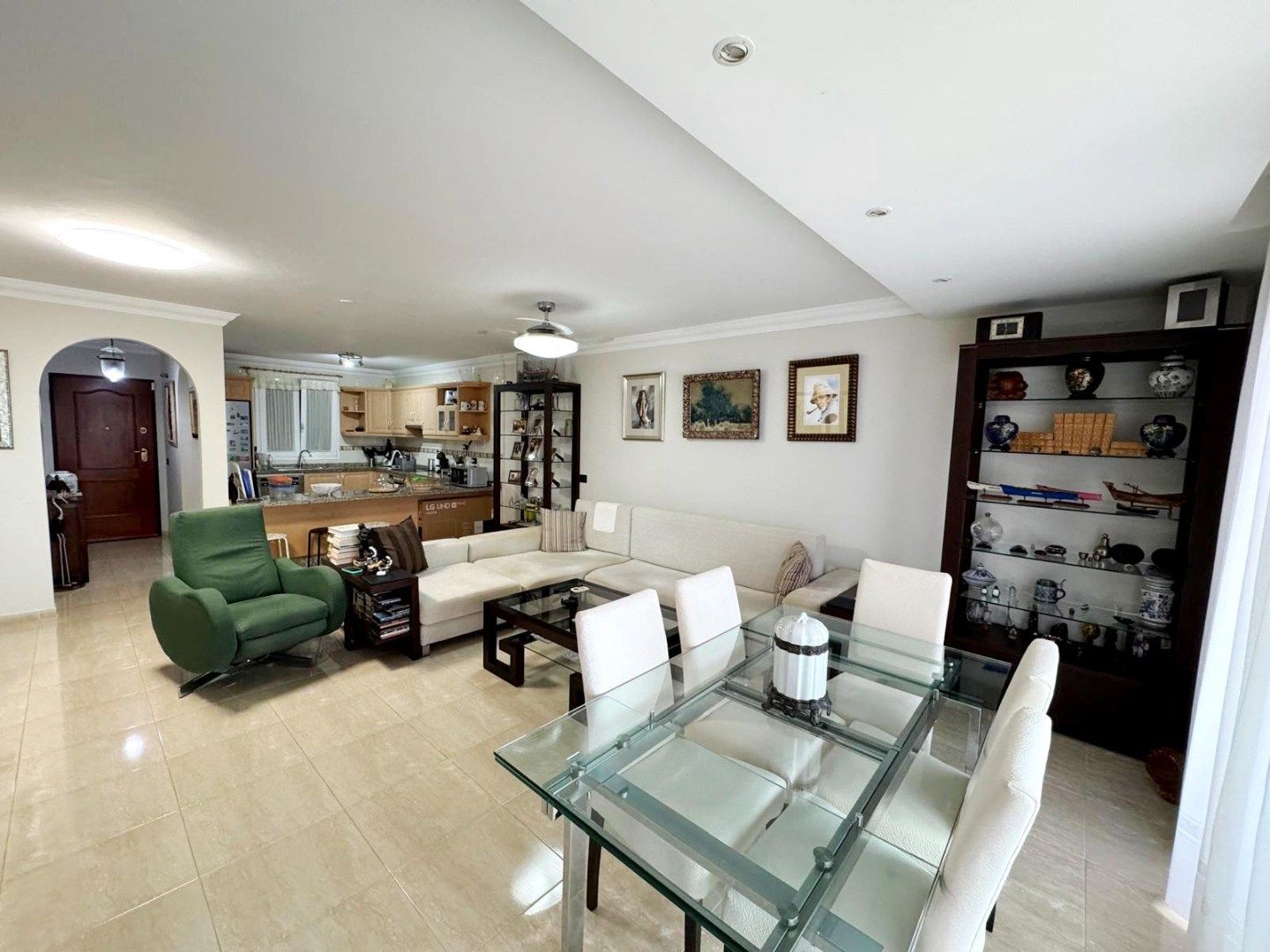 Ruim appartement met groot terras!  foto 7