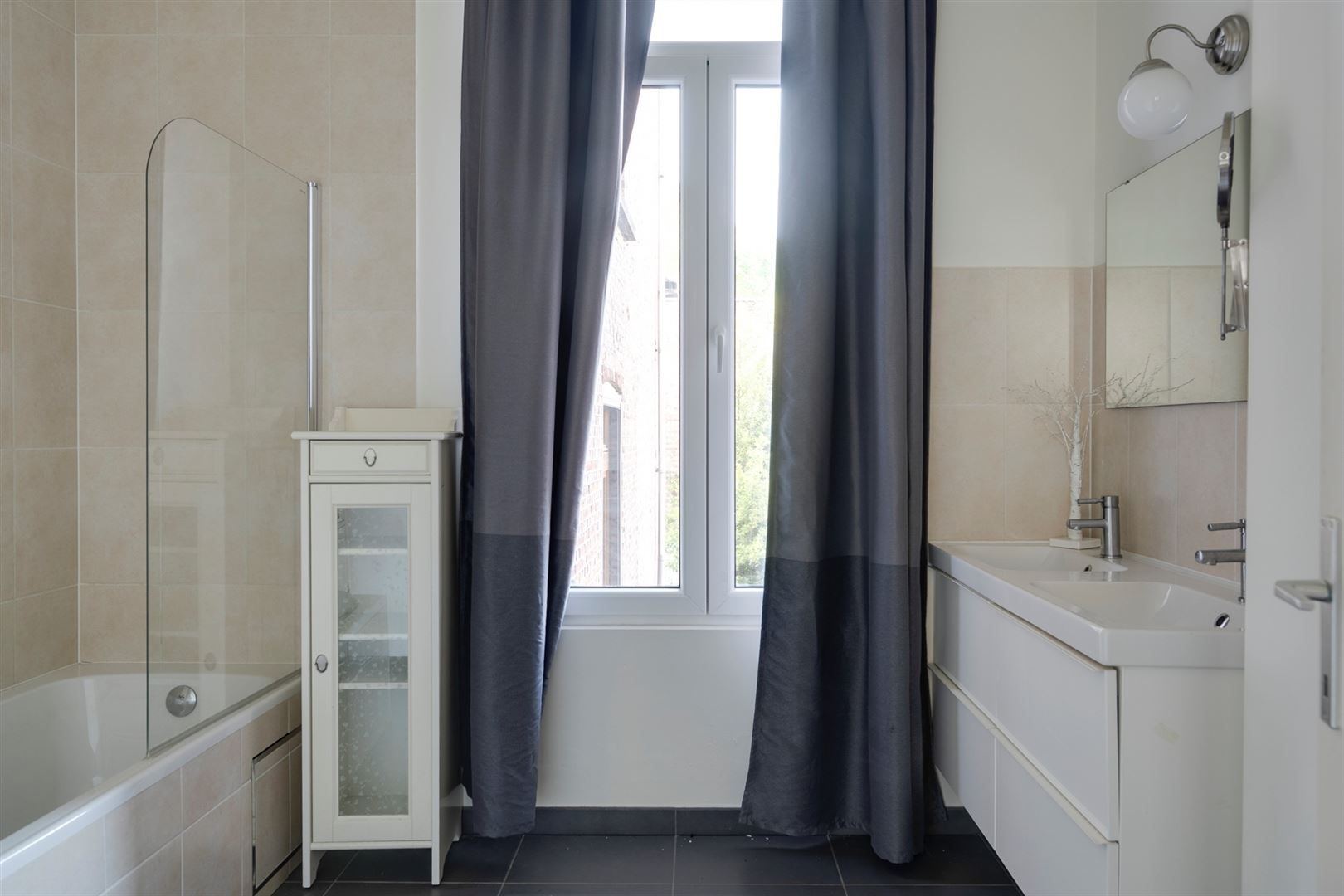 Karaktervolle herenwoning met zee aan ruimte foto 14