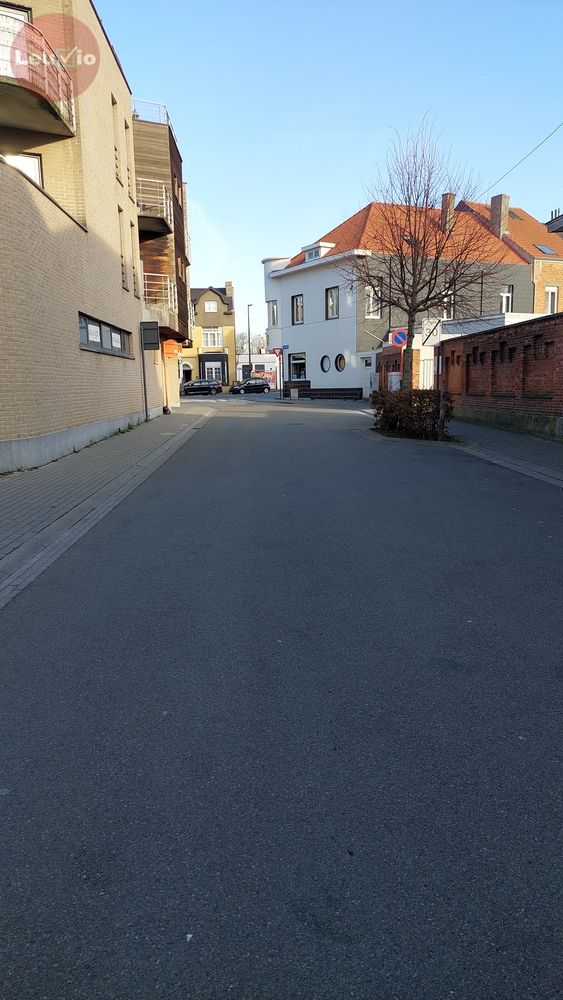 Afgesloten garagebox in ondergrondse parking foto 18