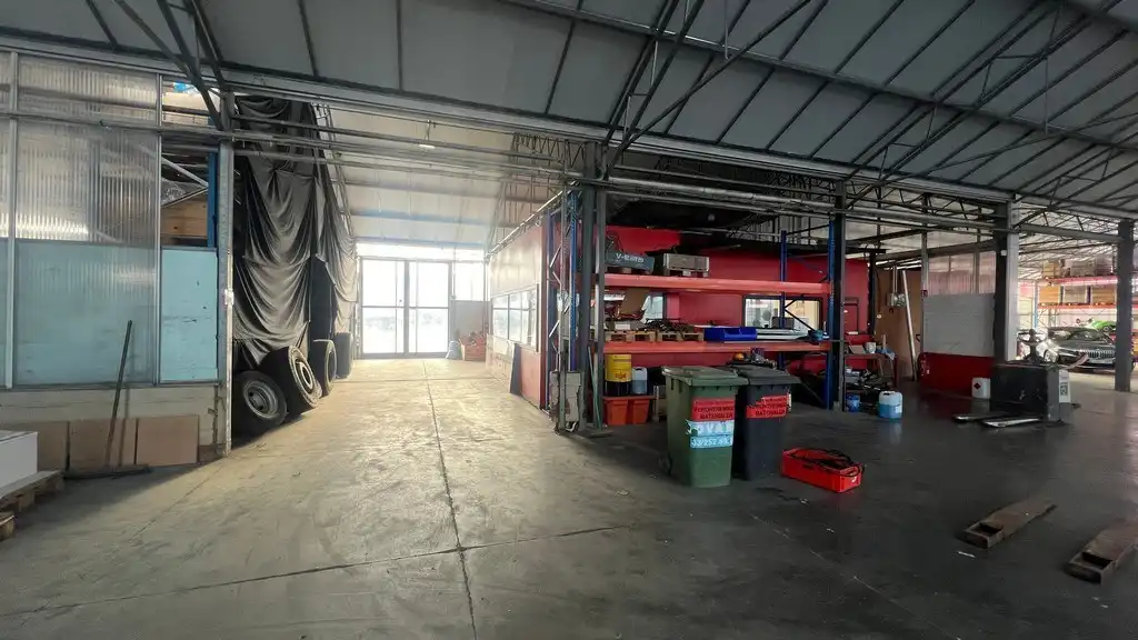 Strategisch gelegen magazijn met kantoor te huur in Merelbeke-Melle foto 10