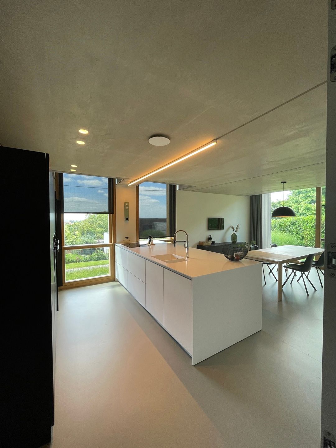 Unieke architectuur met minimalistische en moderne stijl foto 9