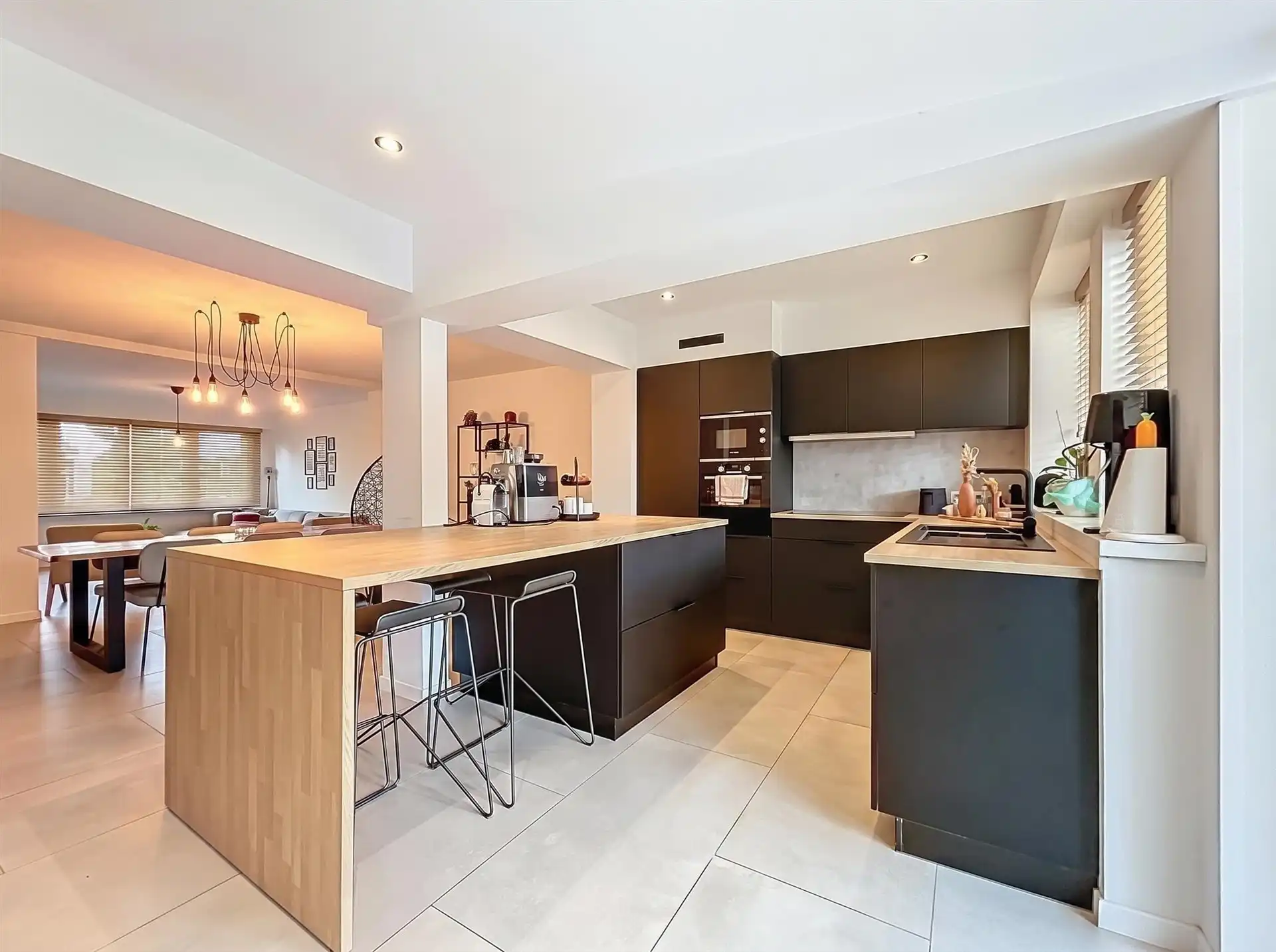 instapklare gezinswoning met 5 slaapkamers en half open karakter op perceel van 240m² foto 8