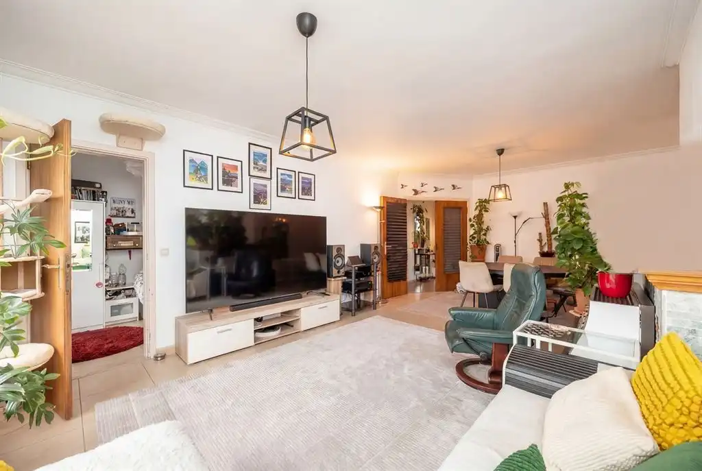 Instapklaar appartement tussen 2 parken foto 3