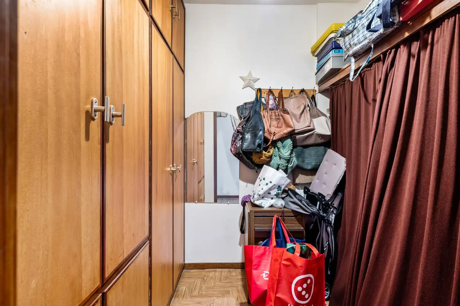 Op te frissen Appartement met 2 slaapkamers in rustige buurt. foto 9