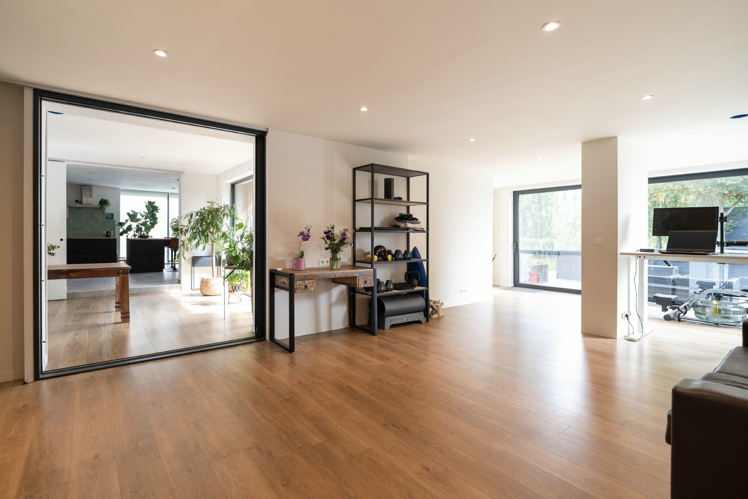 Moderne villa op 2422 m²  grenzend aan een waterwingebied foto 13