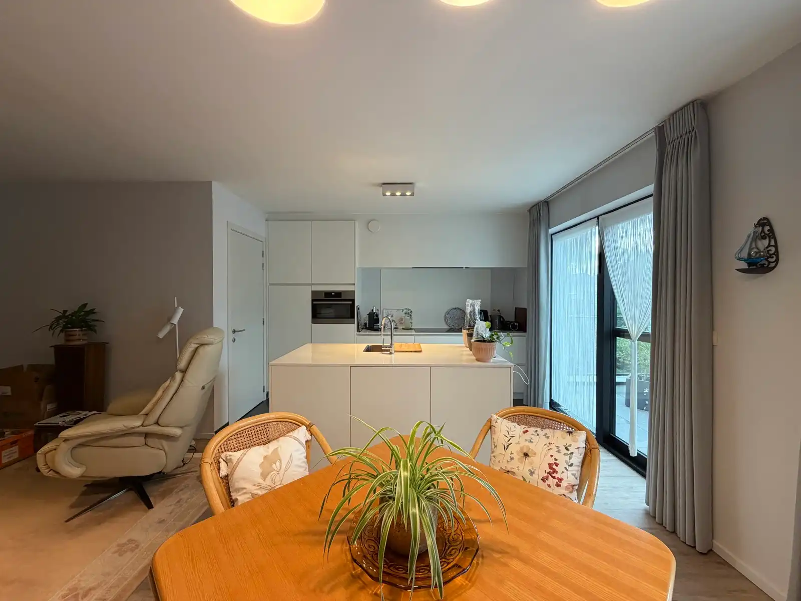 Recent appartement met 2 slaapkamers foto 2