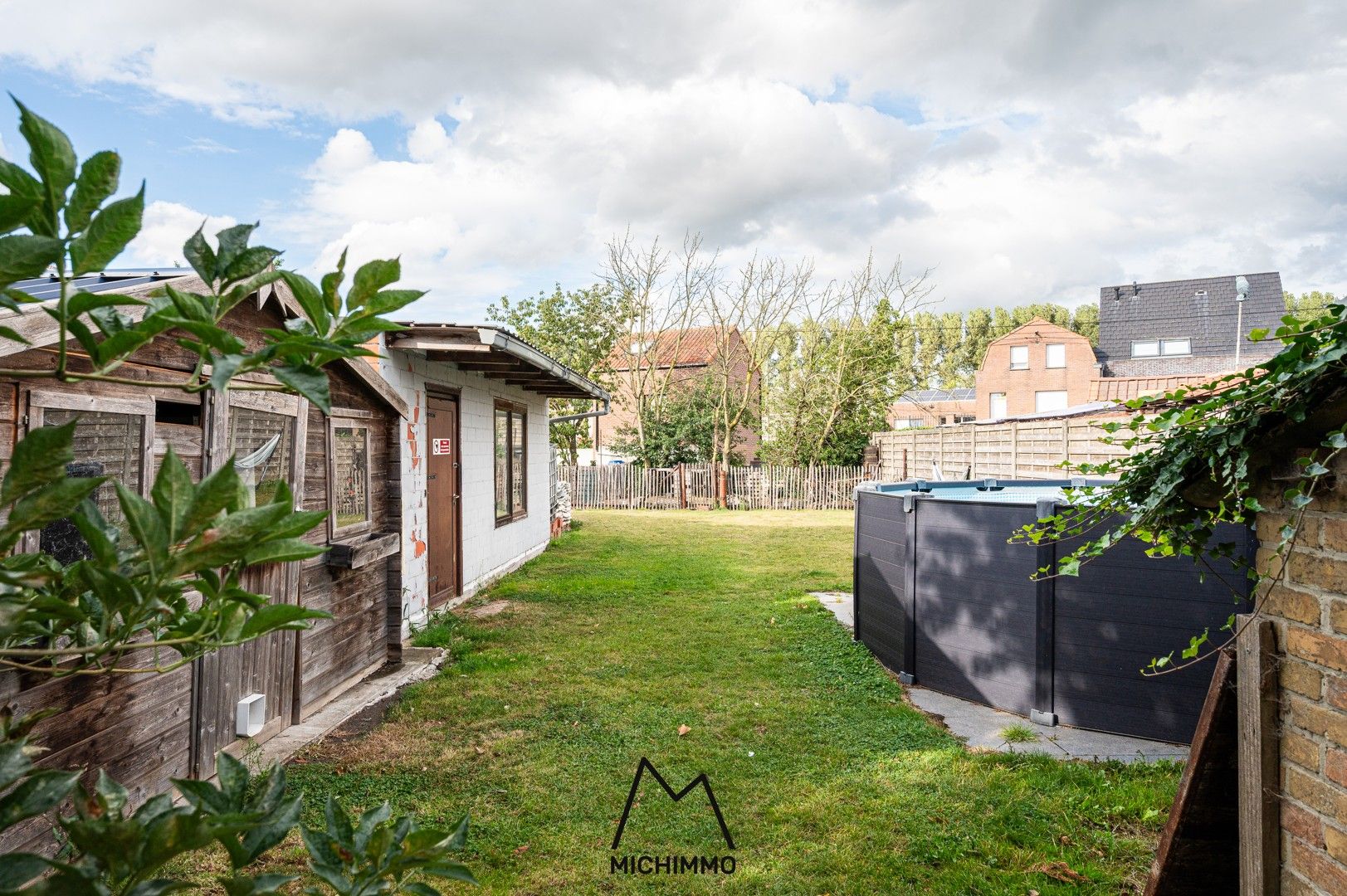Open bebouwing met drie slaapkamers, grote tuin en EPC C (240 kWh) foto 3