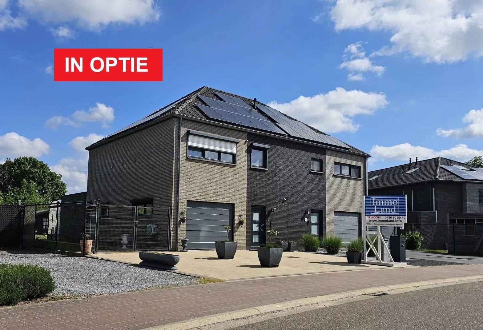 Ruime, recente, instapklare, energiezuinige half open bebouwing met degelijke en kwalitatieve afwerking en zonnepanelen, gelegen net buiten de grote ring van Hasselt. foto {{pictureIndex}}