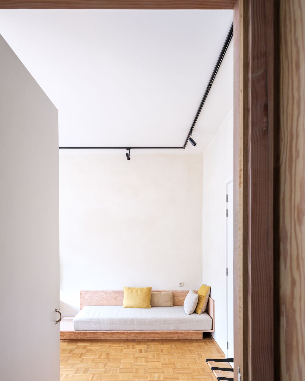 Bijzonder duplexappartement (240 m²) met vier slaapkamers, telkens met eigen sanitair en buitenruimte, gelegen in een kleinschalige residentie nabij het Zuid. foto 7