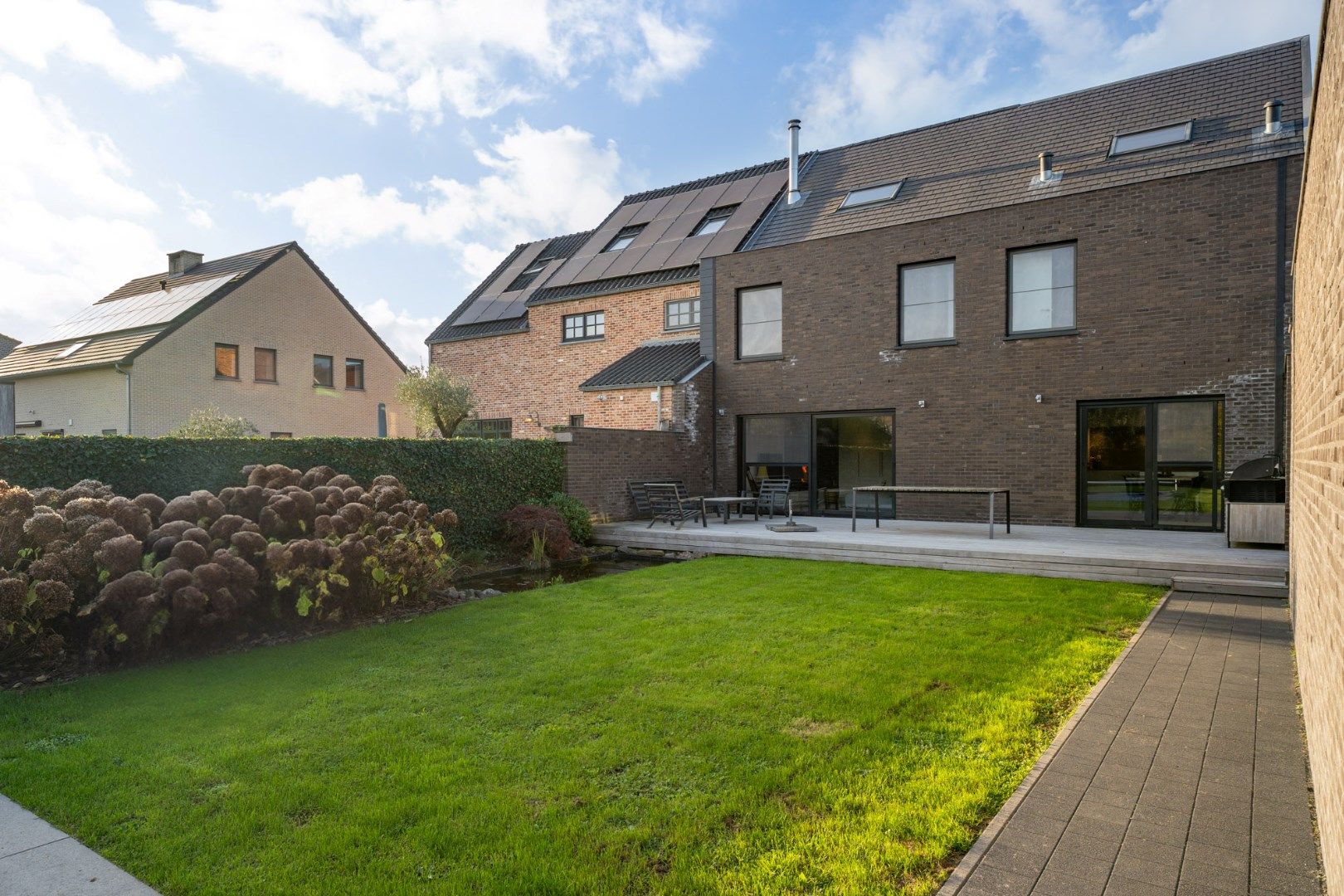 Moderne gezinswoning met 3 slaapkamers en zwembad - Energielabel B foto 28