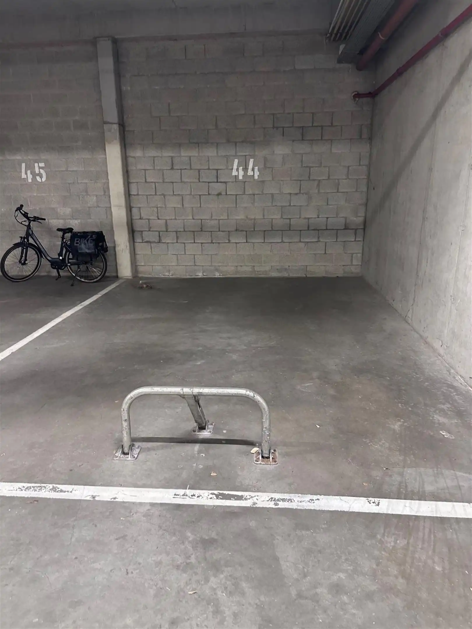 Ondergrondse autostaanplaats op goed bereikbare locatie foto 2