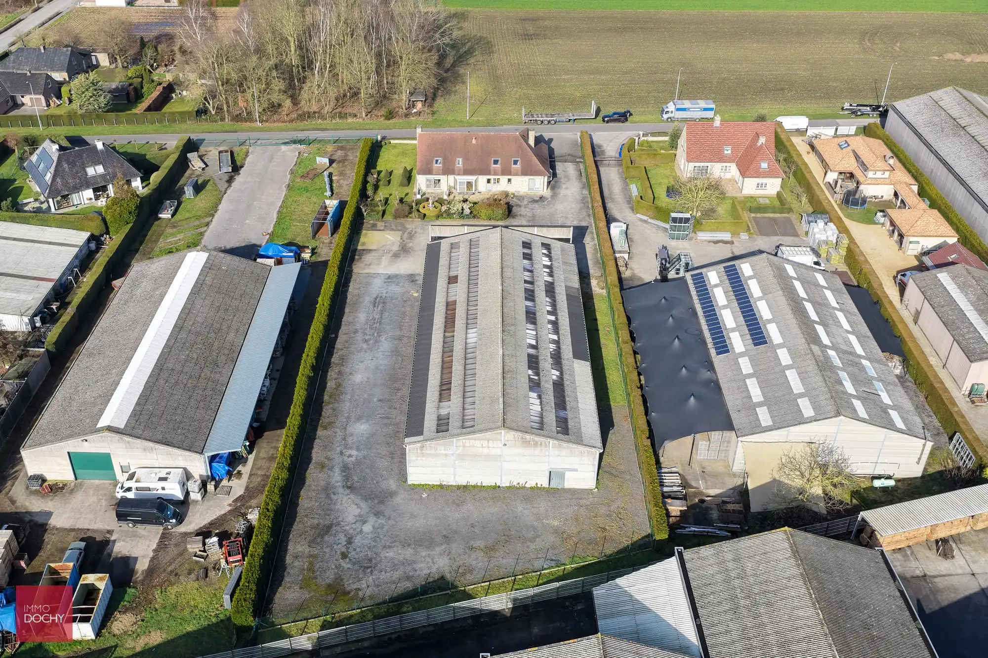 Villa met magazijn te huur – uitstekende ligging foto 4