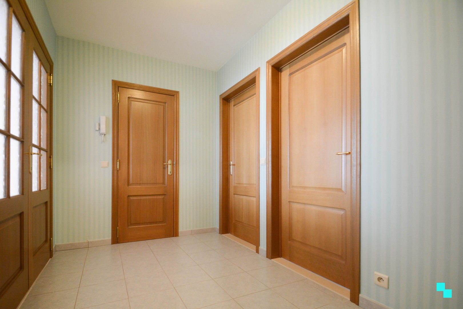 Centraal gelegen instapklaar appartement met groenzicht te Izegem foto 3