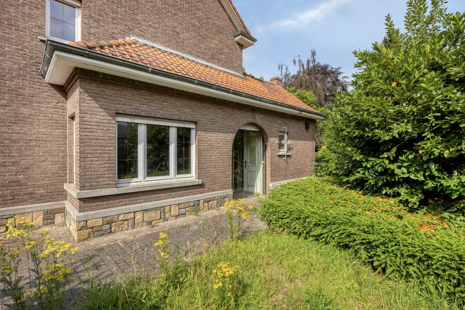 Open bebouwing met aangename tuin op strategische locatie foto 28