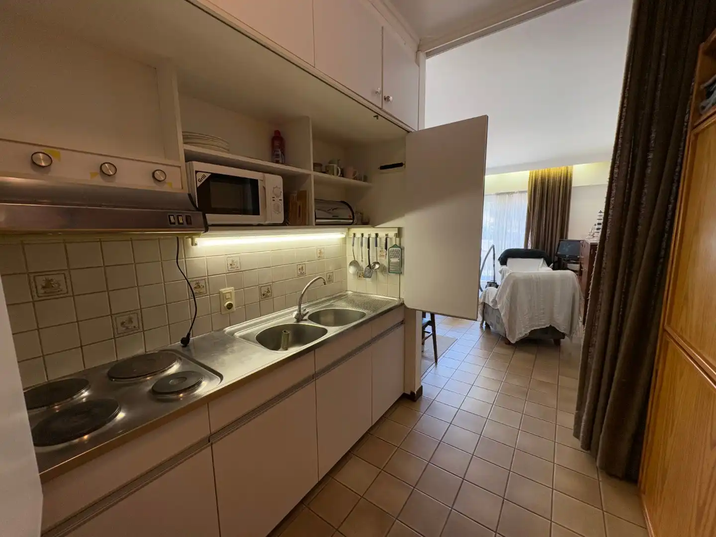 Zonnige studio te koop op enkele meters van het strand foto 4