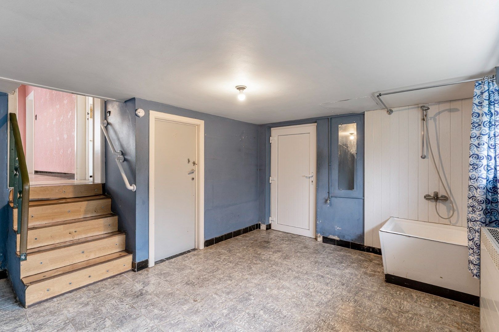 Te renoveren vrijstaande woning op een gunstig gelegen perceel van 12a 07ca vlakbij het centrum foto 15