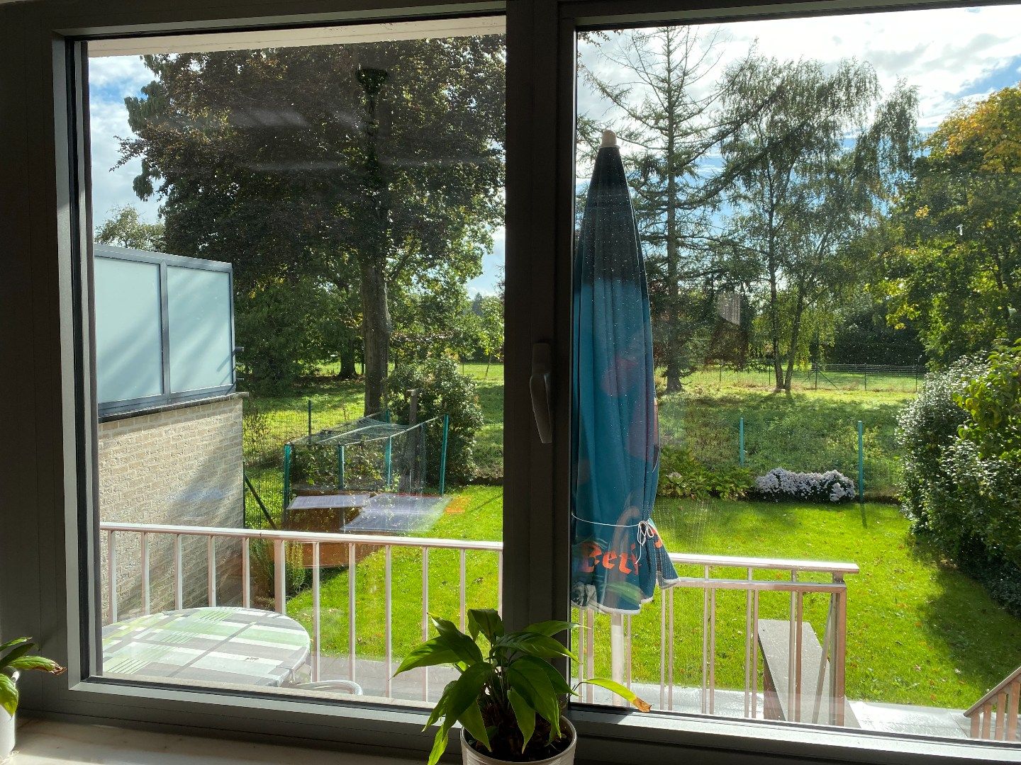 Ruim en licht appartement met prachtig zicht op groen 🌿: 2 slpk en bureau + garage + terras en tuin + extra ruimte foto 10