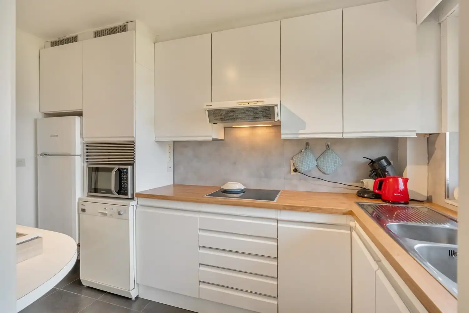 Centraal gelegen, gerenoveerd en energiezuinig appartement met 1 slaapkamer, een terras en een autostaanplaats te Leuven! foto 6