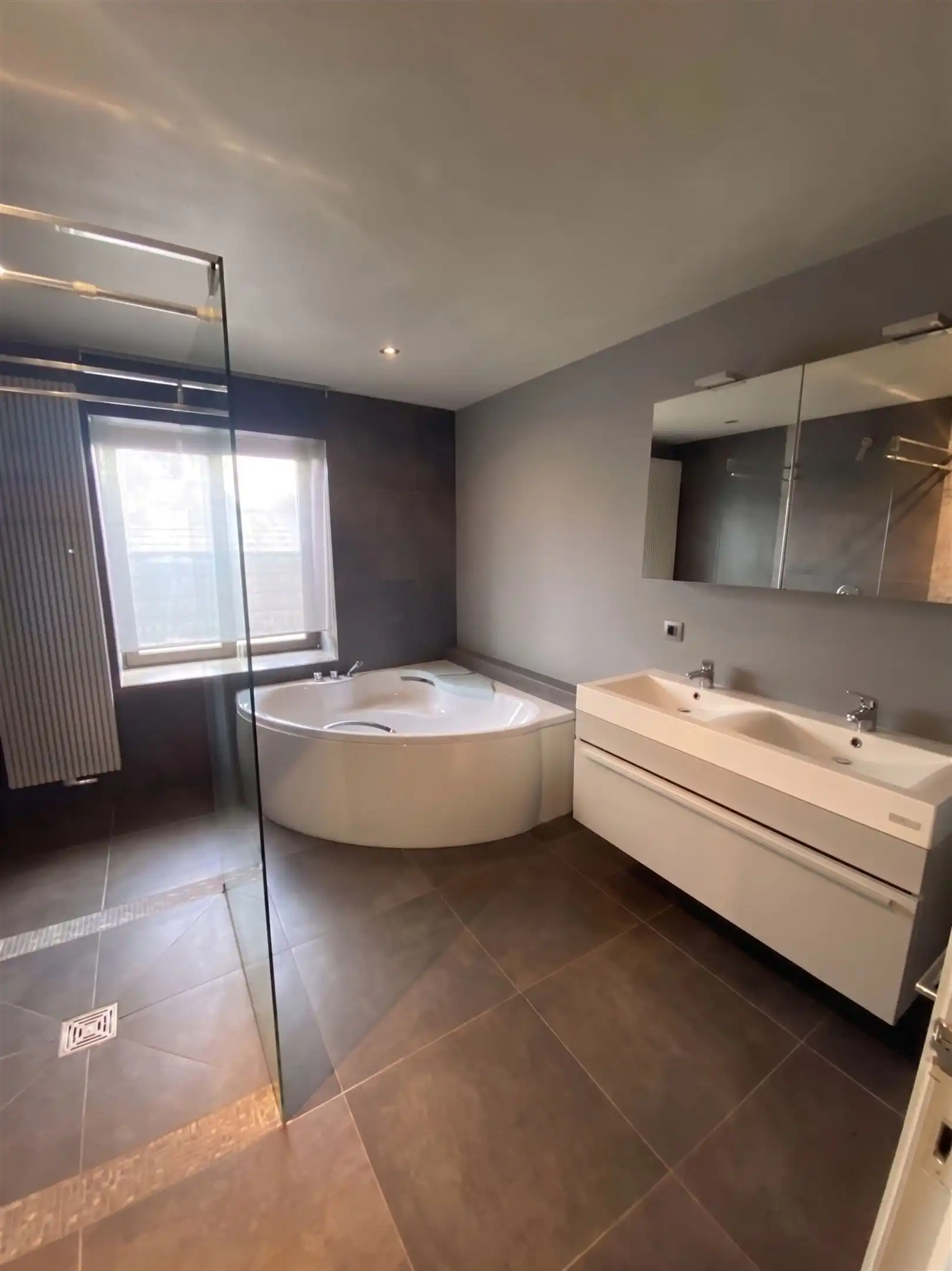 Woning met kantoren en magazijn van 1500m² foto 20