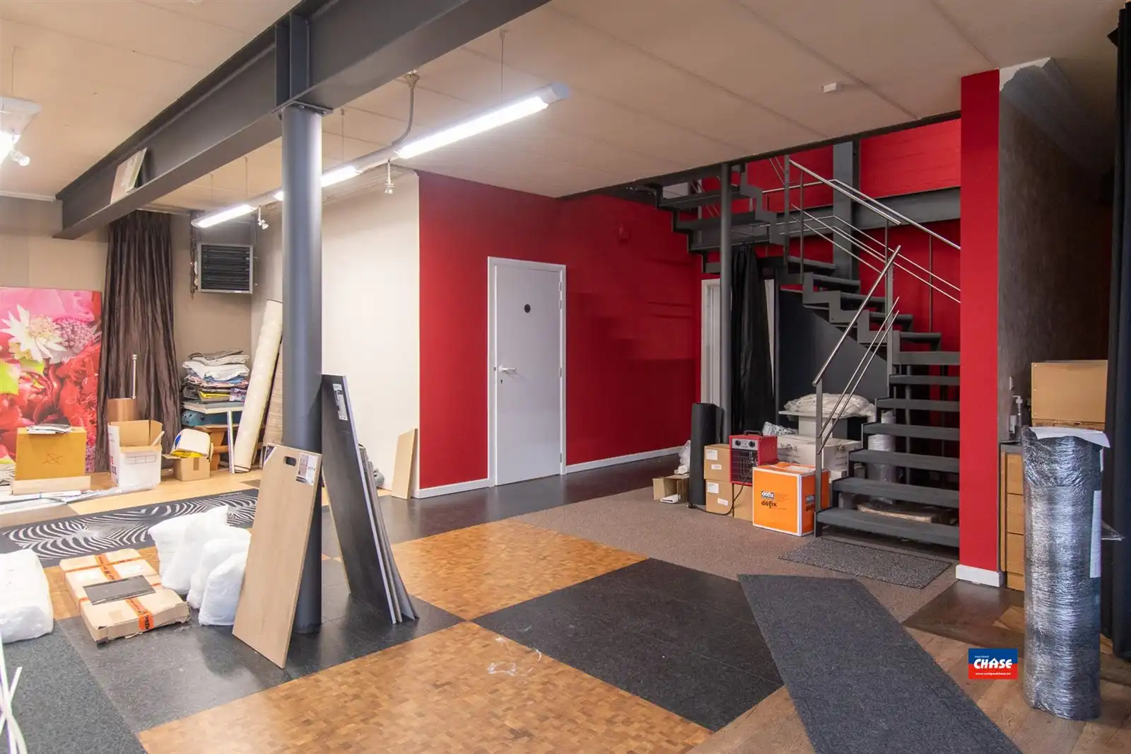 Gemengd gebouw met winkel, 2 appartementen, kantoor en magazijnruimte foto 11