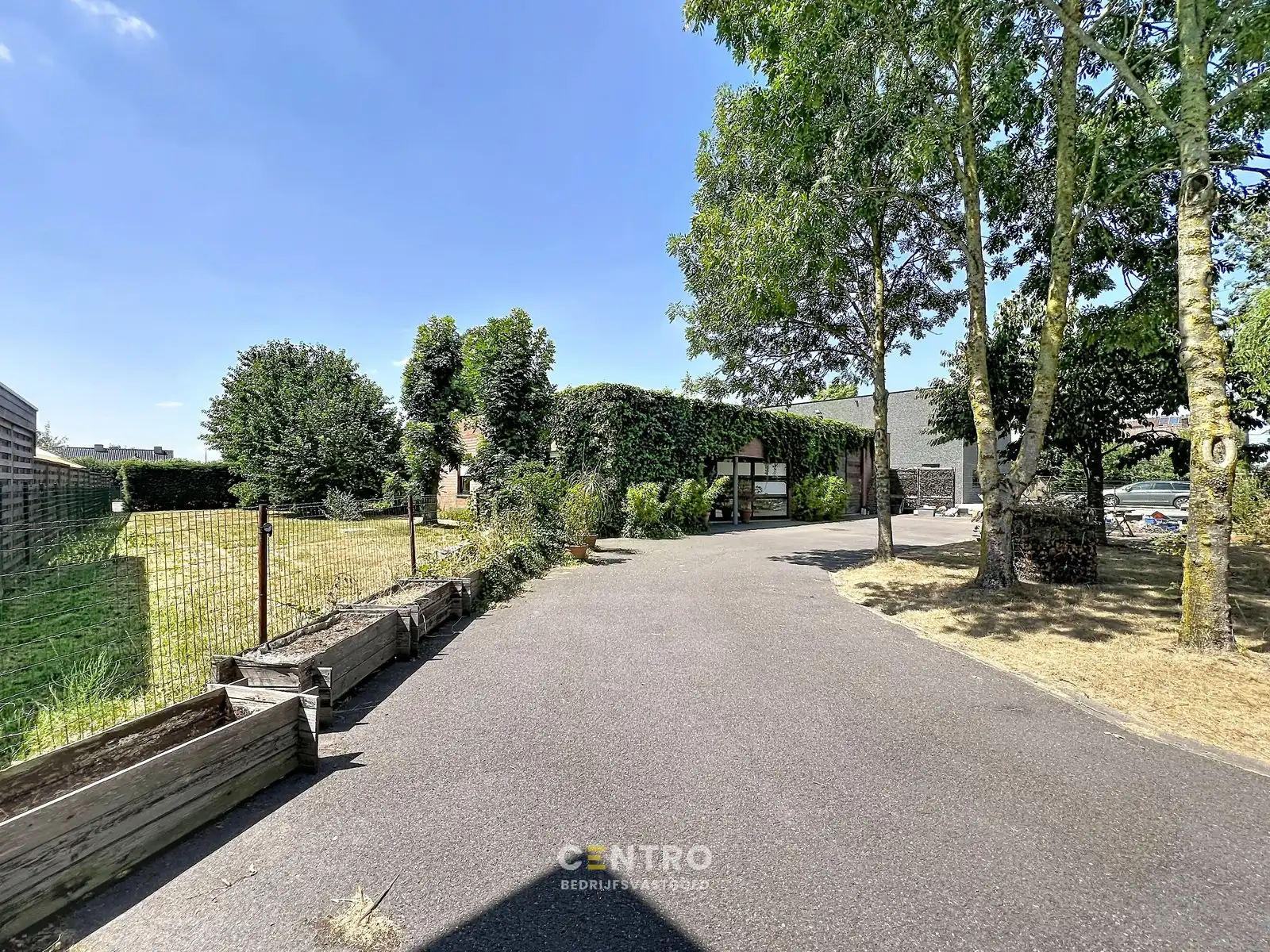 Magazijn met woning in Oostnieuwkerke mét uitbreidingsmogelijkheden - Ideaal voor combinatie wonen en werken. foto 2