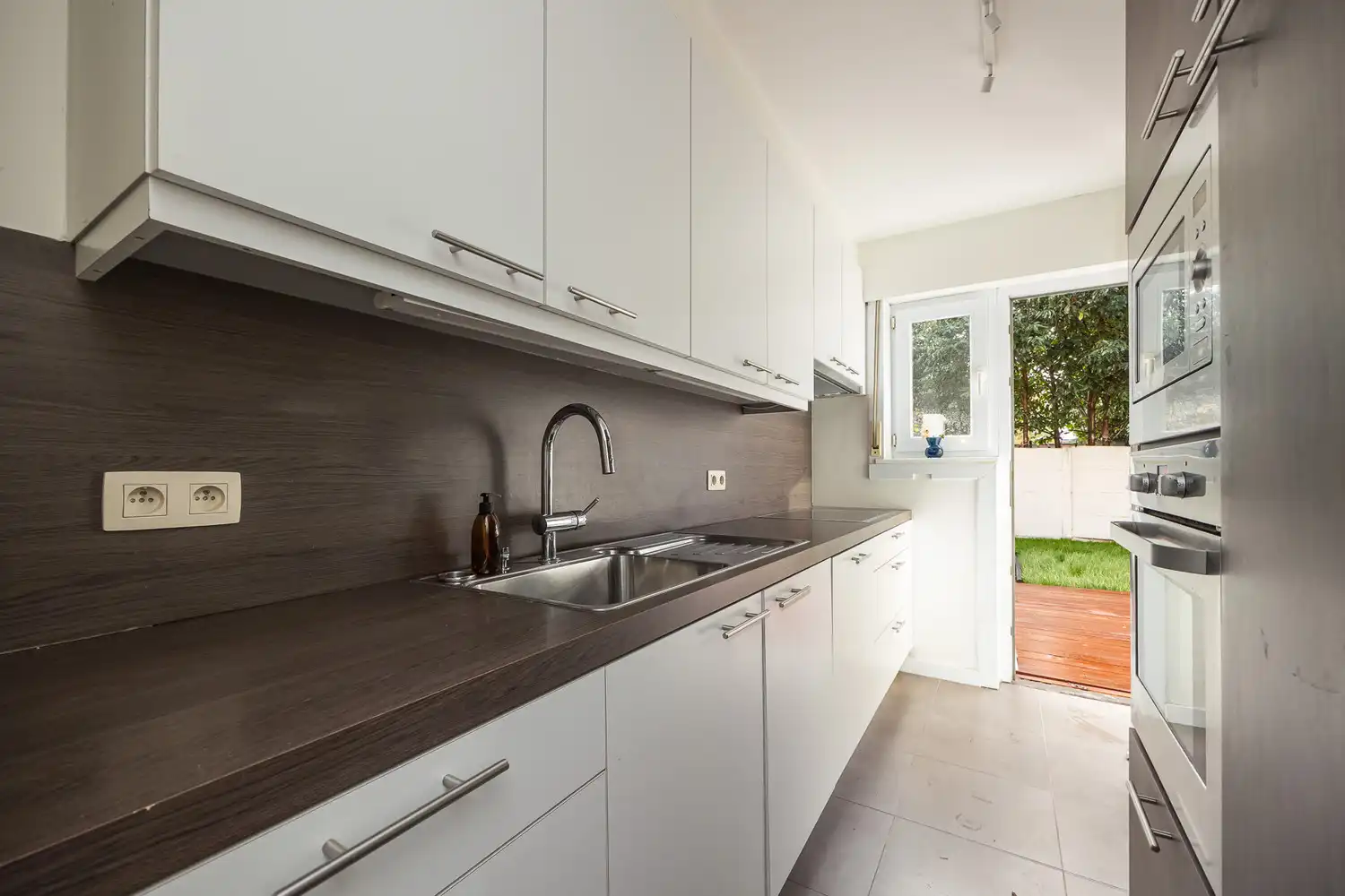 Modern gelijkvloersapp met charmante ZW-tuin foto 8