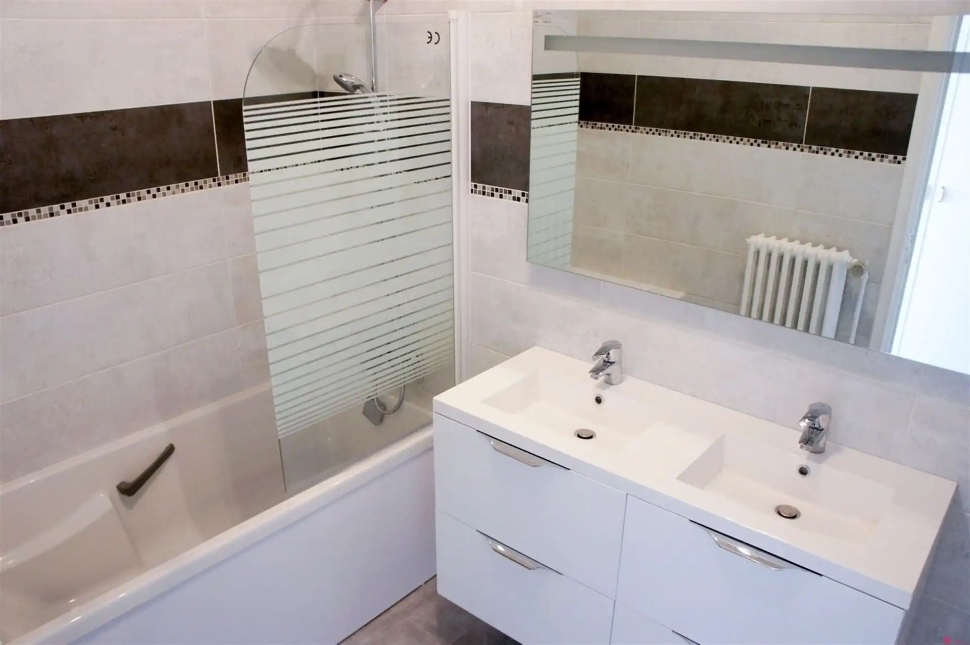 Ruim appartement in residentiële straat foto 9