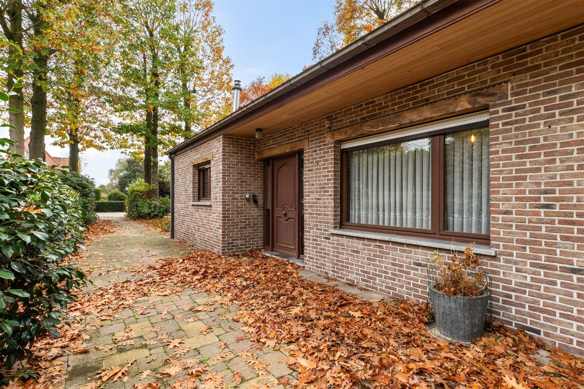 Gunstig gelegen open bebouwing met mooie tuin op een perceel van 2.212 m² foto 2