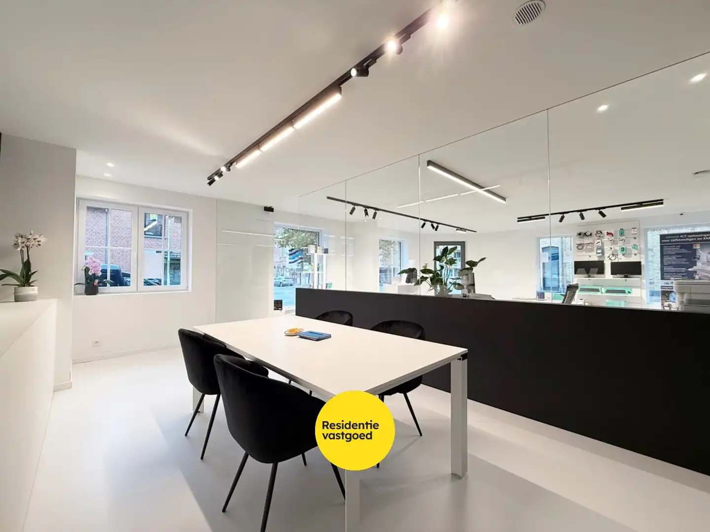 Instapklaar en hoogwaardig handelspand (122 m²) op topligging in Nieuwpoort Stad foto 8