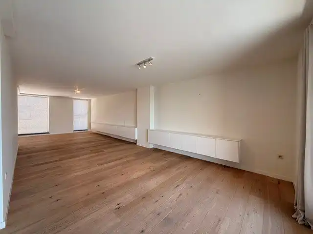 Luxe duplexappartement te huur in het hart van Maaseik, met lift, 2 slaapkamers en 2 terrassen.  foto 7