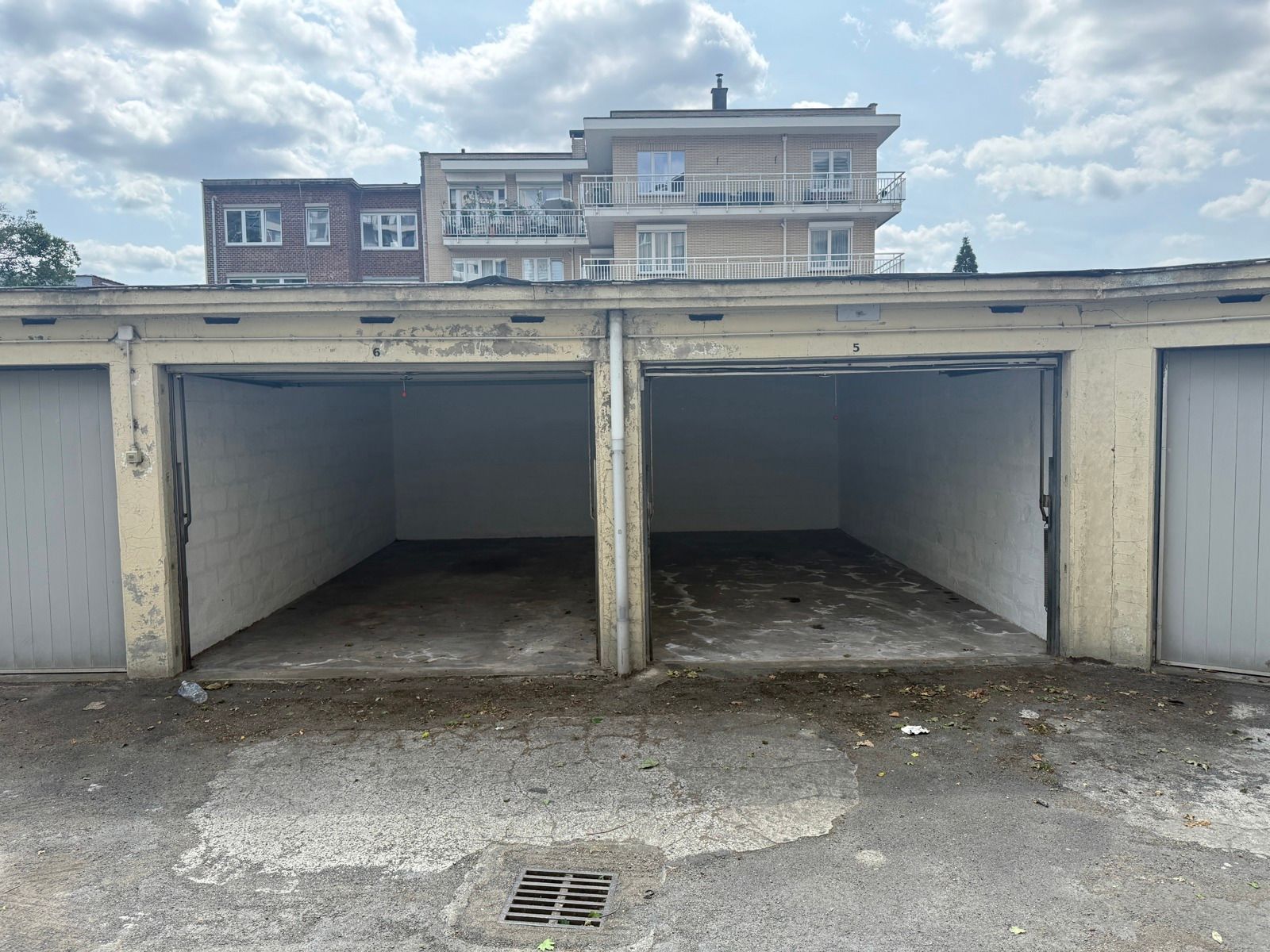 Gesloten garagebox met slagboombeveiliging foto 9