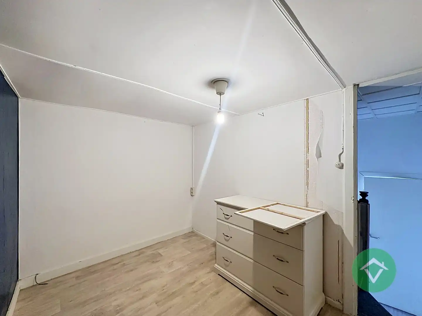 Op te frissen gezinswoning met vier slaapkamers, inpandige garage te Koekelare foto 16
