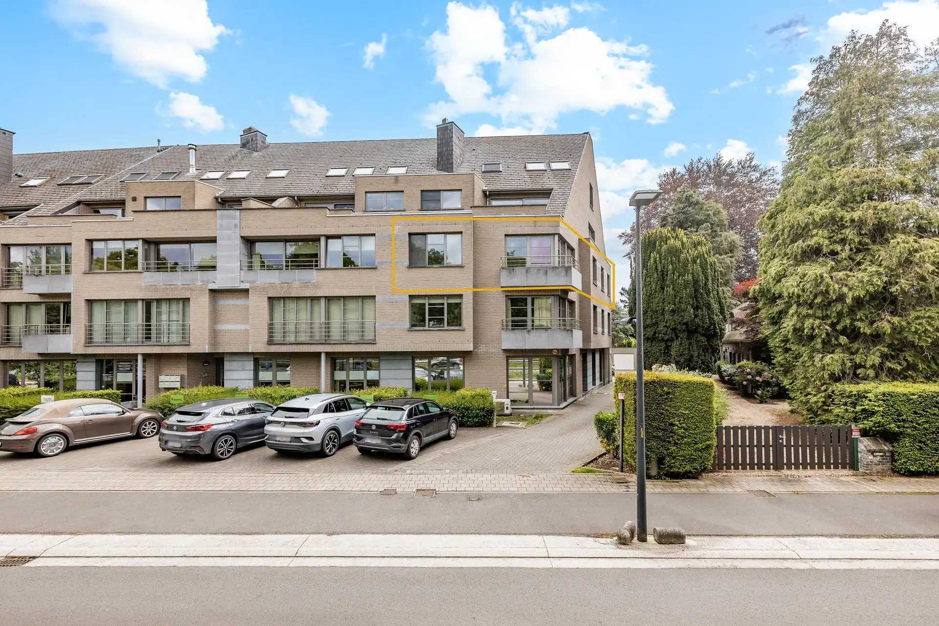 Uitzonderlijk lichtrijk hoekappartement van maar liefst 150 m² foto {{pictureIndex}}