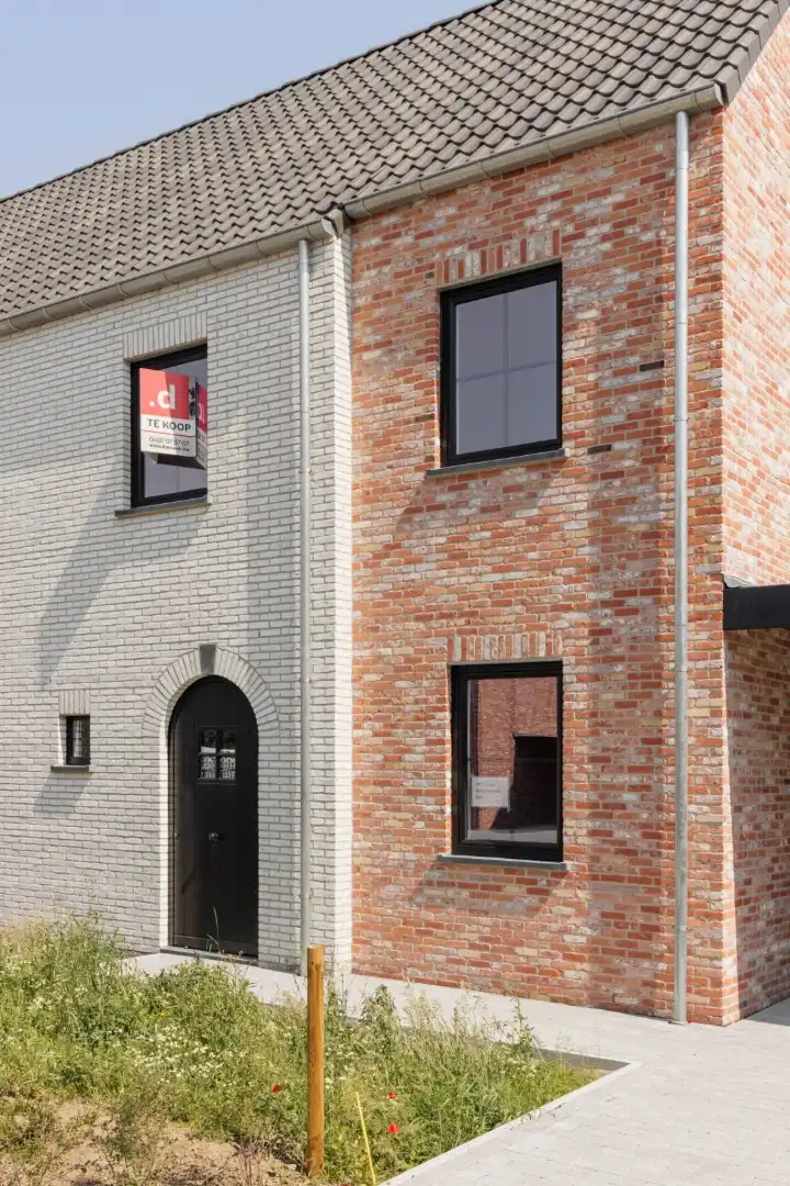 Energiezuinige halfopen bebouwing in het centrum foto {{pictureIndex}}