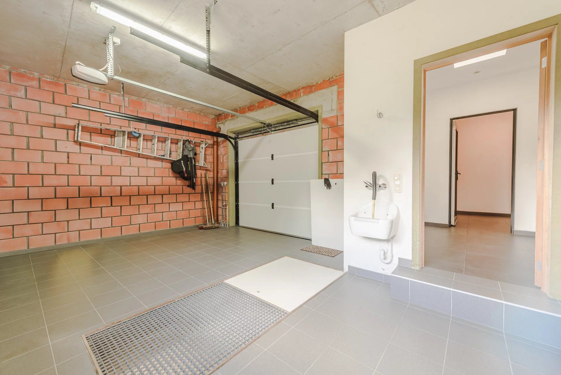 Moderne instapklare woning met 3 slaapkamers op mooi perceel. foto 20