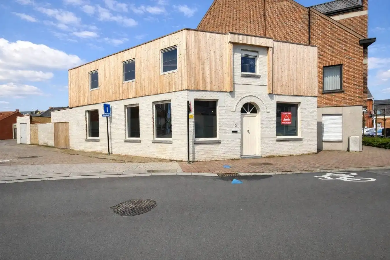 Beveren – Volledig gerenoveerde & instapklare woning met 4 slaapkamers & garage foto 2