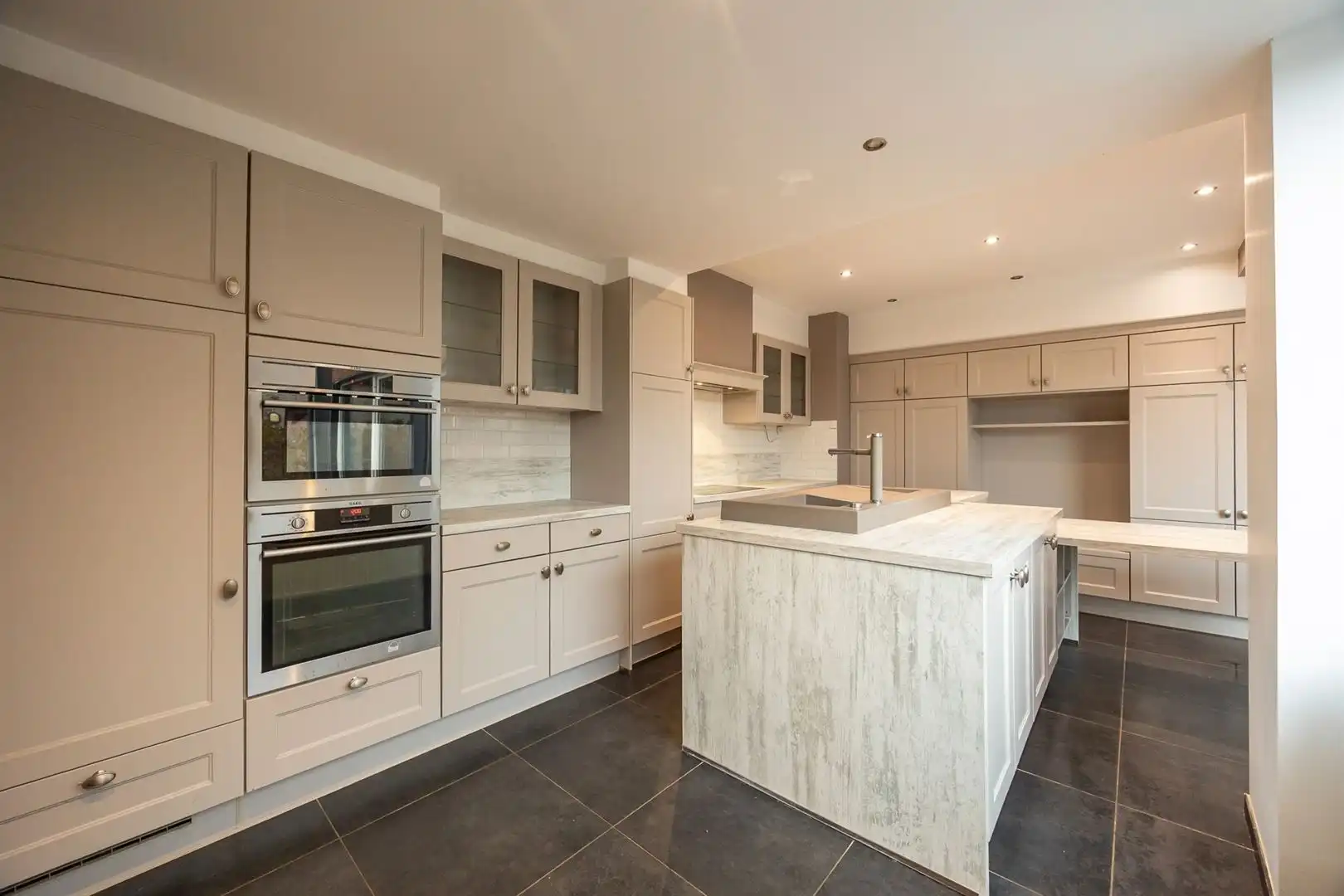 Een ruime halfopenbebouwing op 2000m2 foto 3