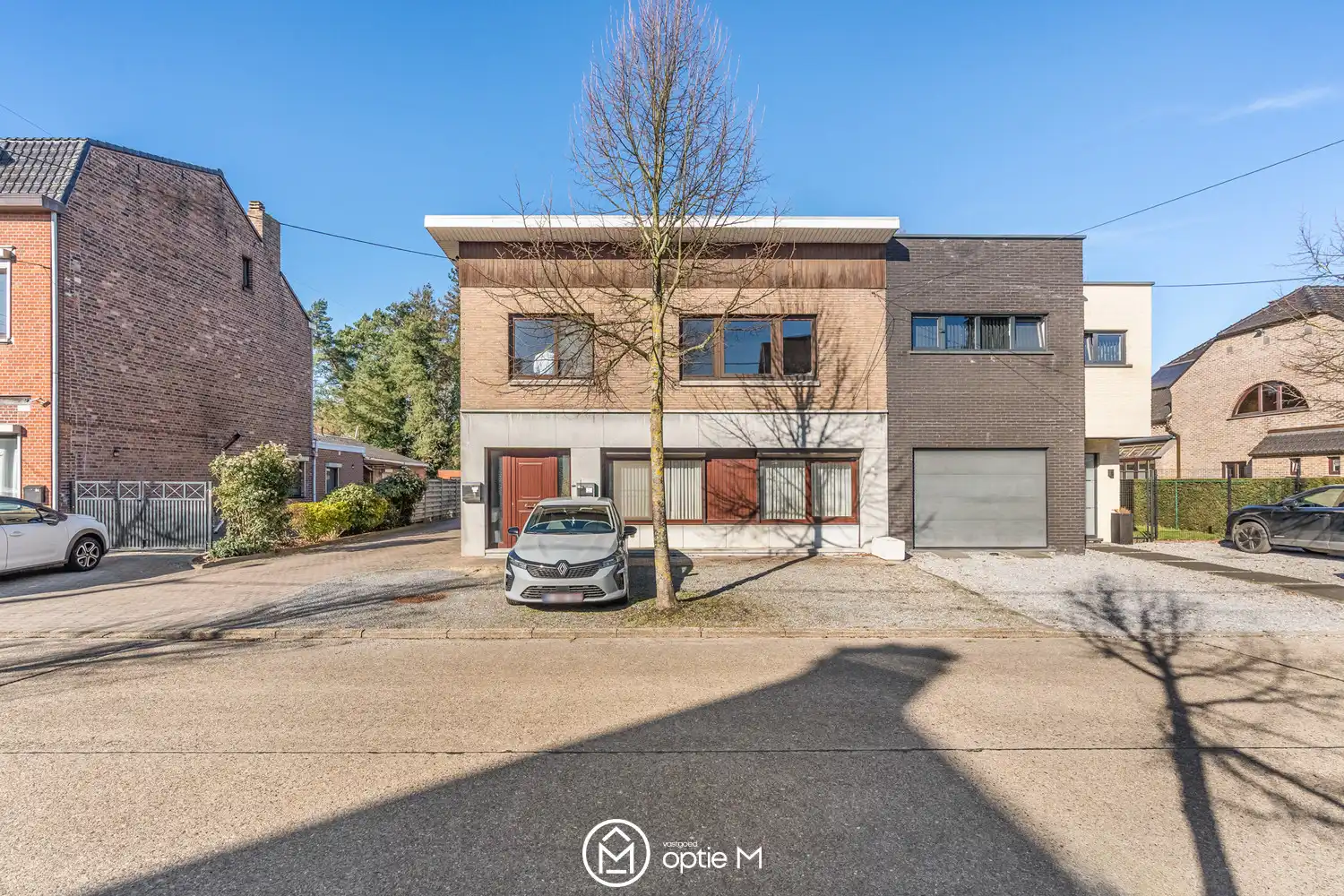 Investeringspand te koop in Genk – Twee verhuurde appartementen met onmiddellijk rendement foto {{pictureIndex}}