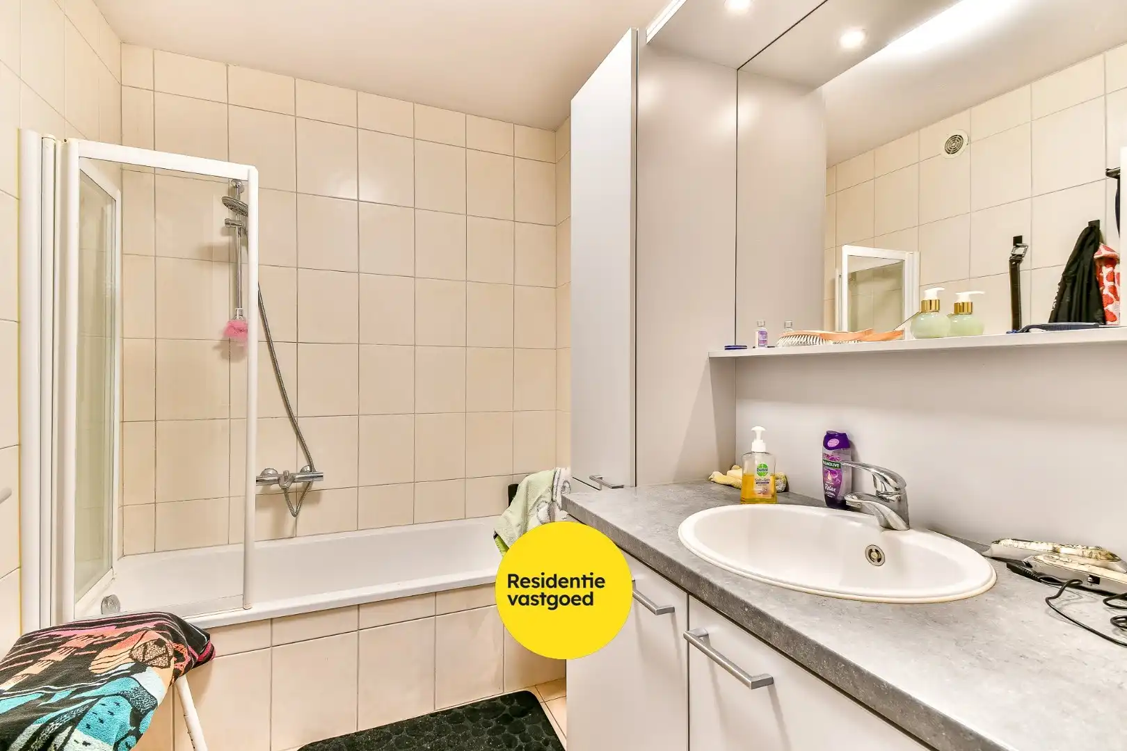 Opbrengsteigendom met 3 appartementen en 3 garages foto 15