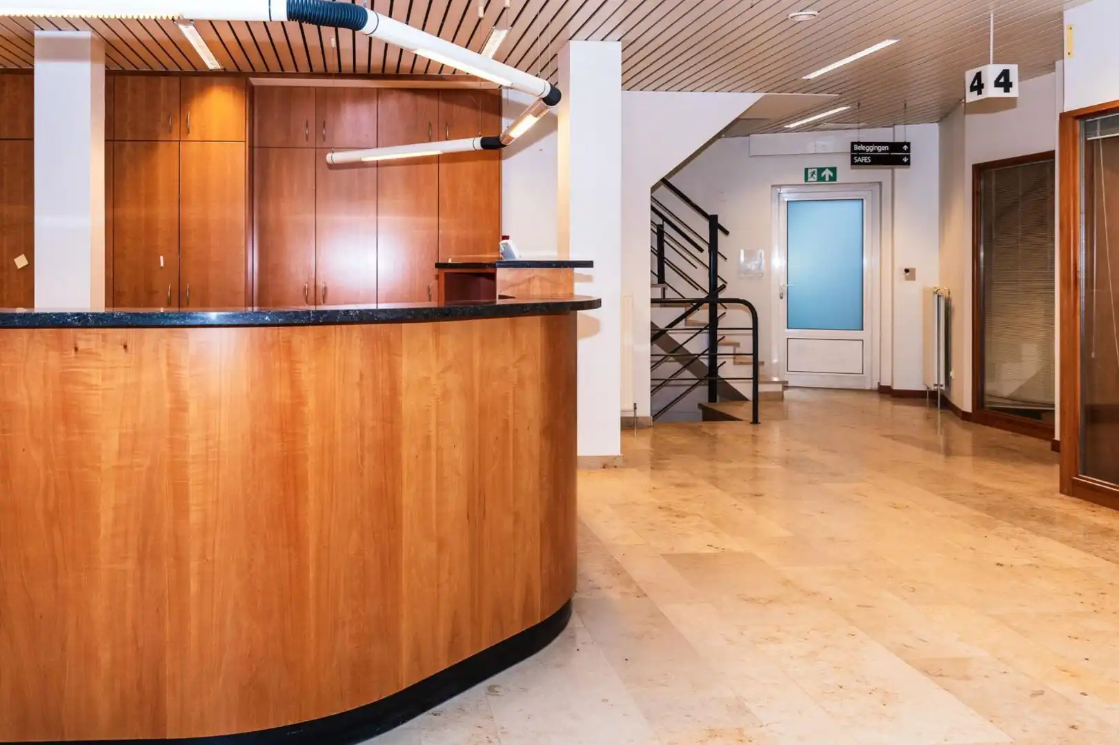 Kantoorruimte:Winkelruimte te huur in Voeren – 184 m² met parkeergelegenheid foto 6