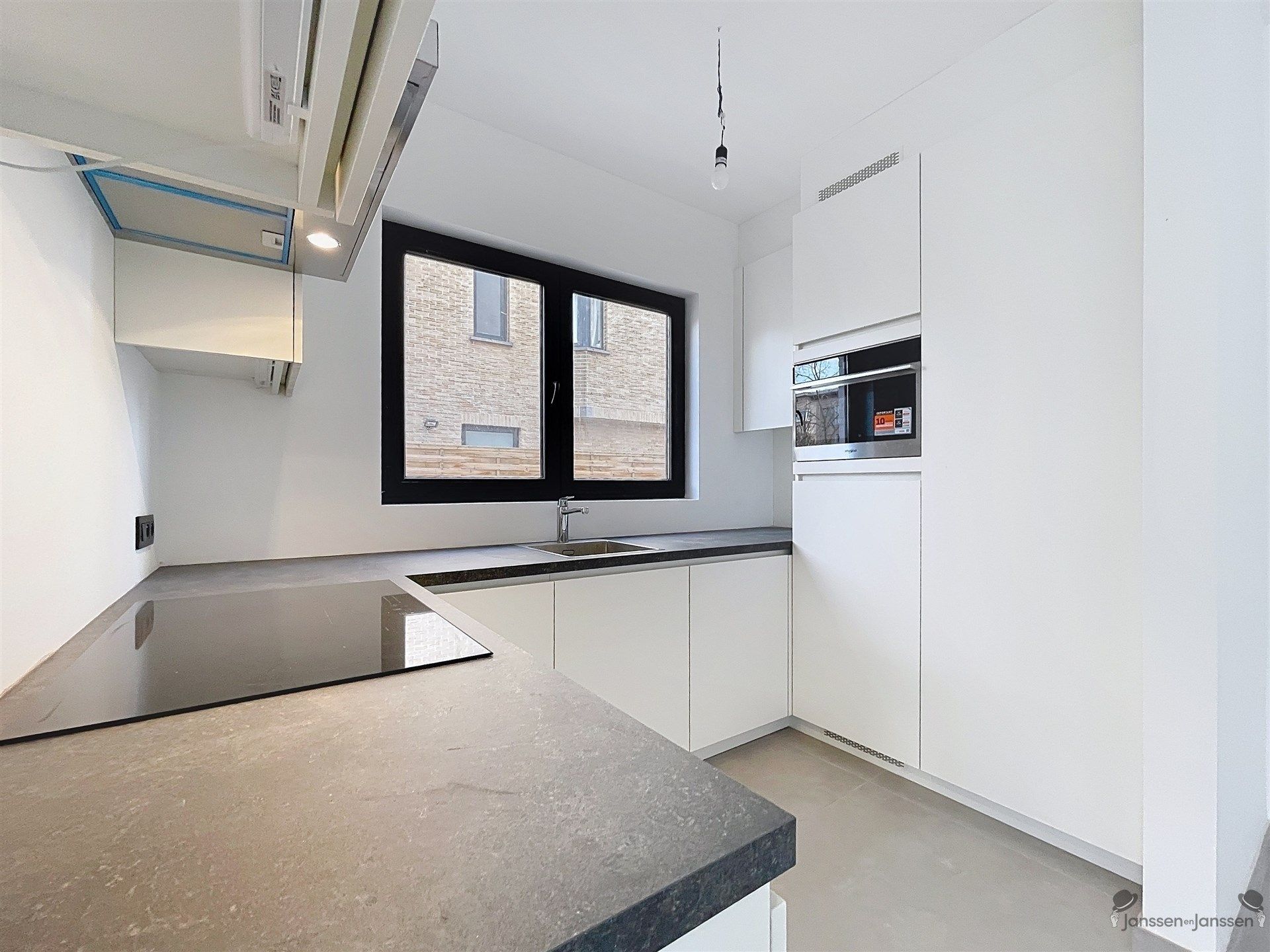 Kleinschalig appartementsgebouw (3 app.) met garageboxen en tuin in Brasschaat foto 4