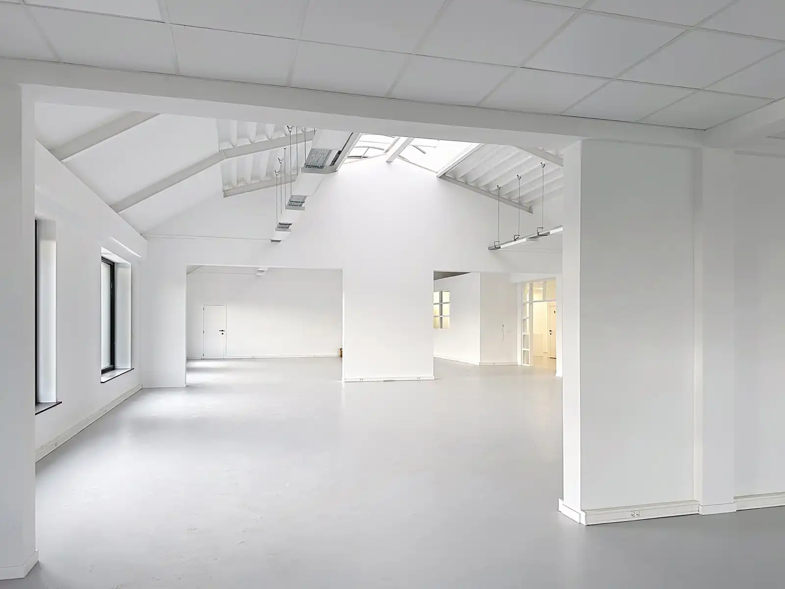 Volledig vernieuwde magazijn- of opslagruimte foto 9