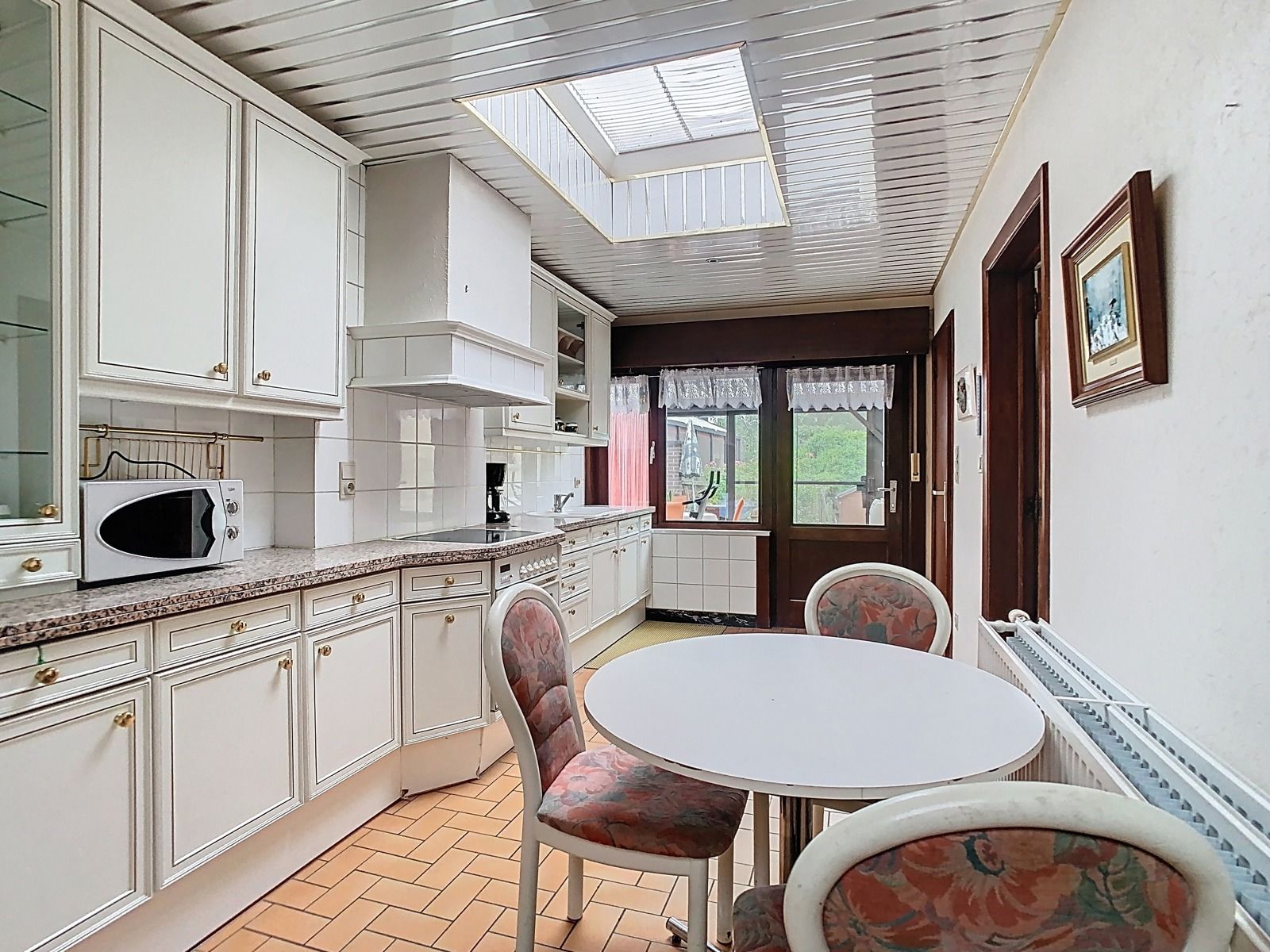 Centraal gelegen rijwoning met 2 SLPK én mooie stadstuin! foto 6