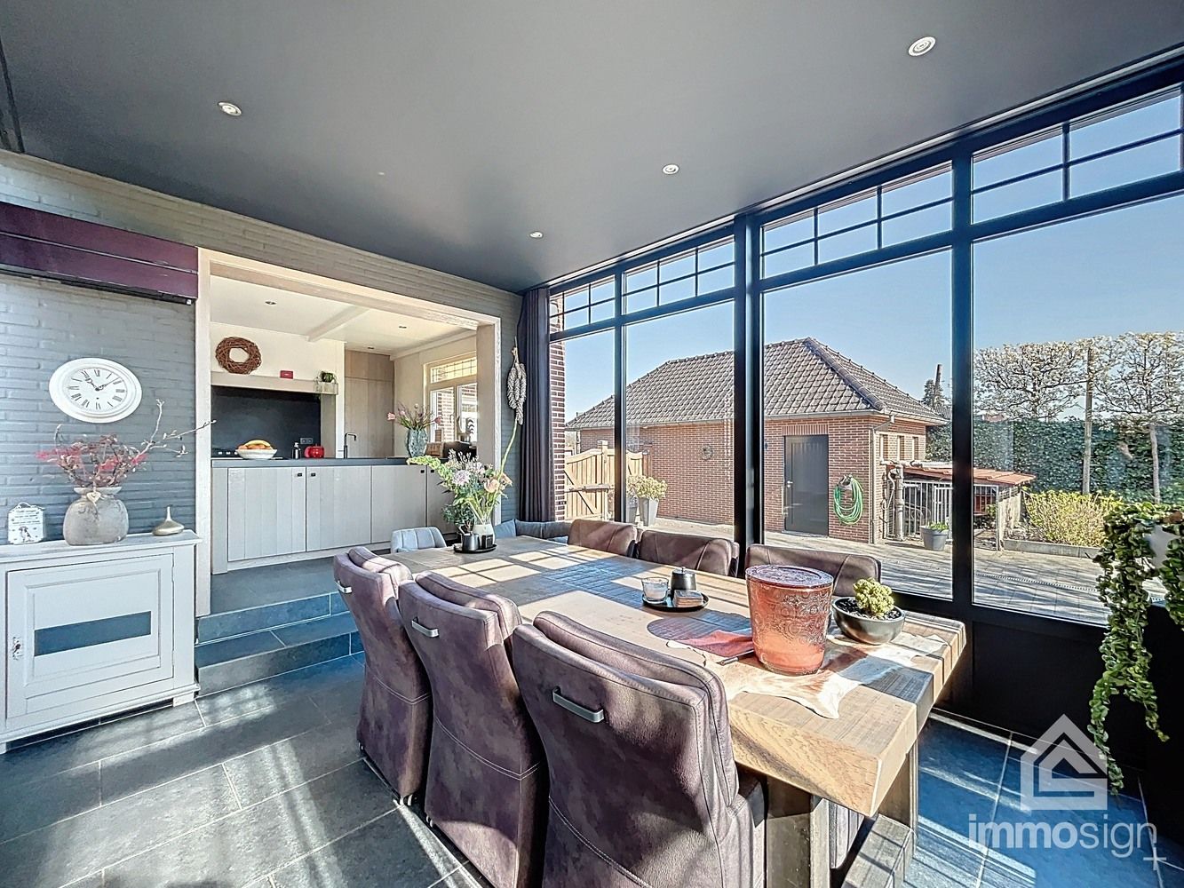 Exclusieve woning voorzien van dubbele garage en bedrijfshal op de Nederlandse grens foto 7
