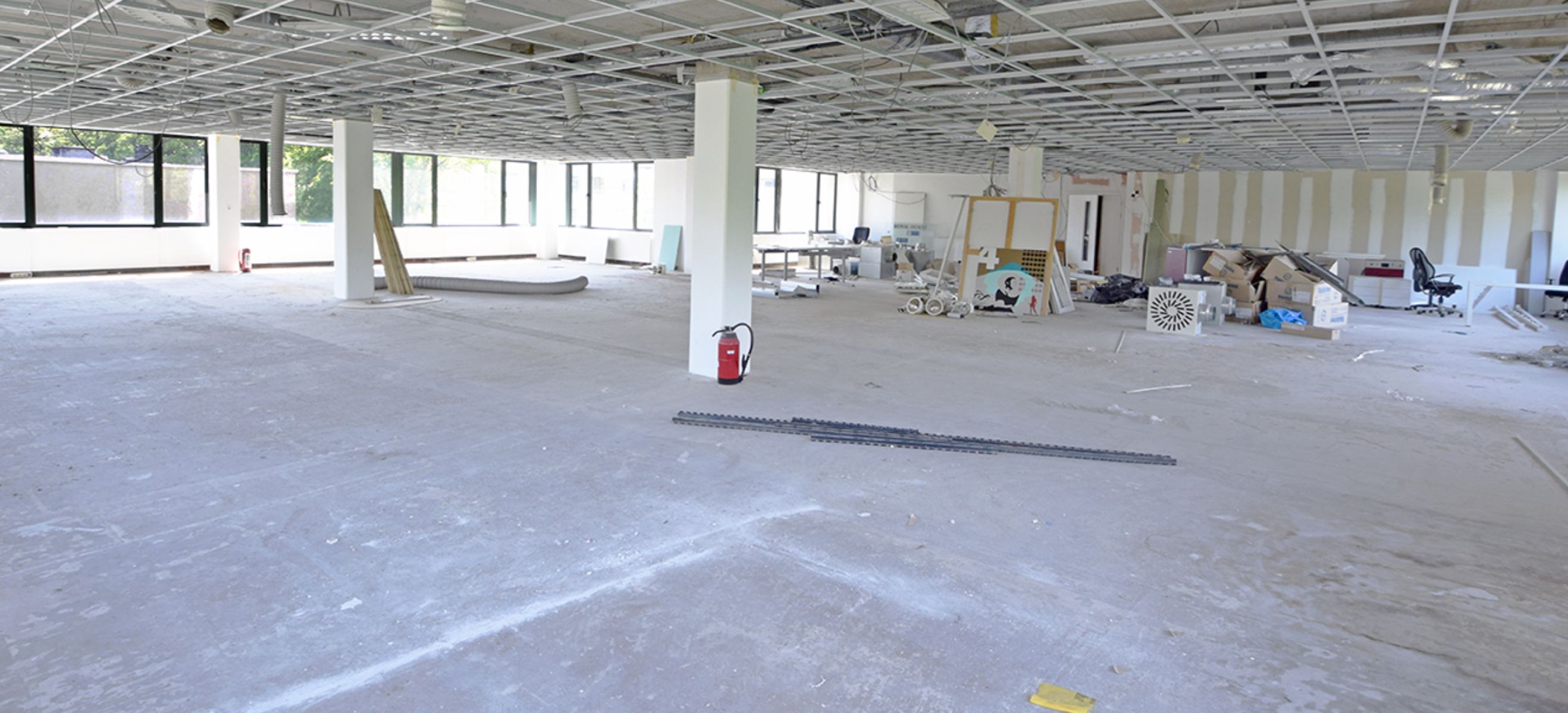 Goed gelegen kantoorruimte te huur  foto {{pictureIndex}}